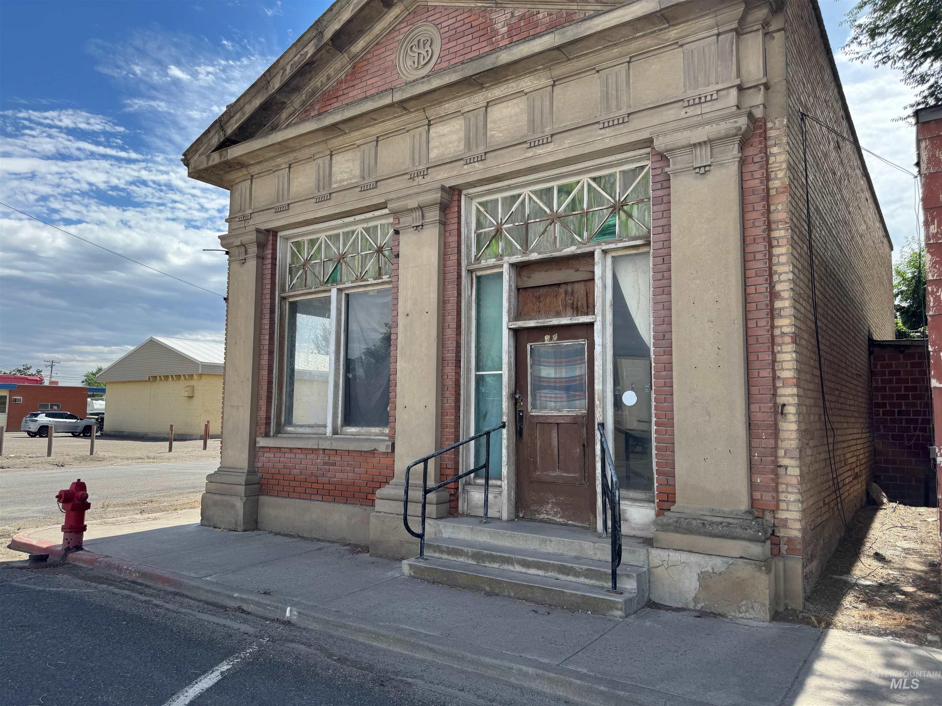28 E Idaho Street