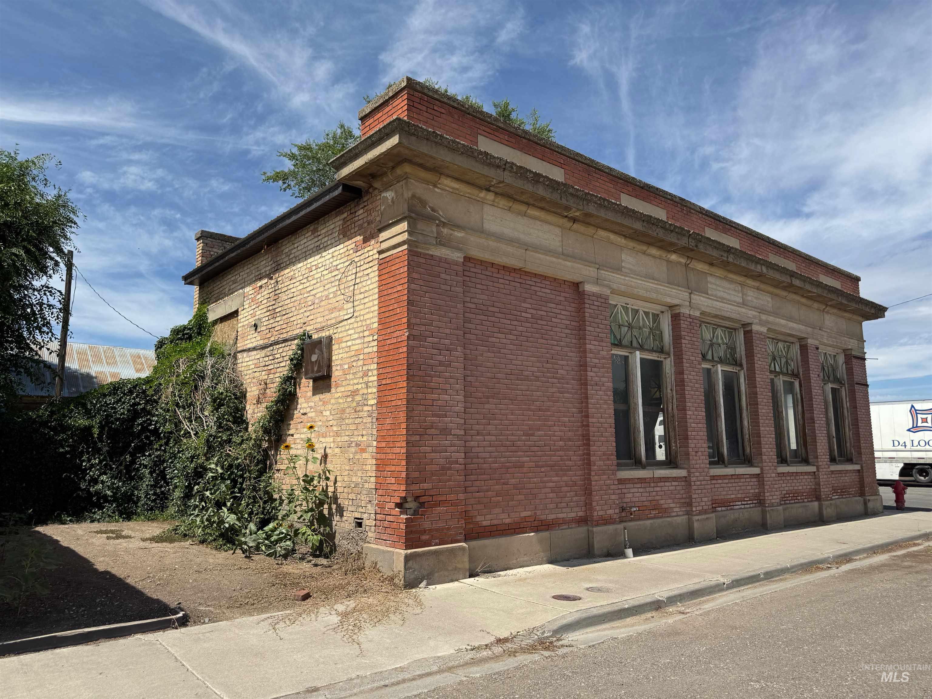 28 E Idaho Street