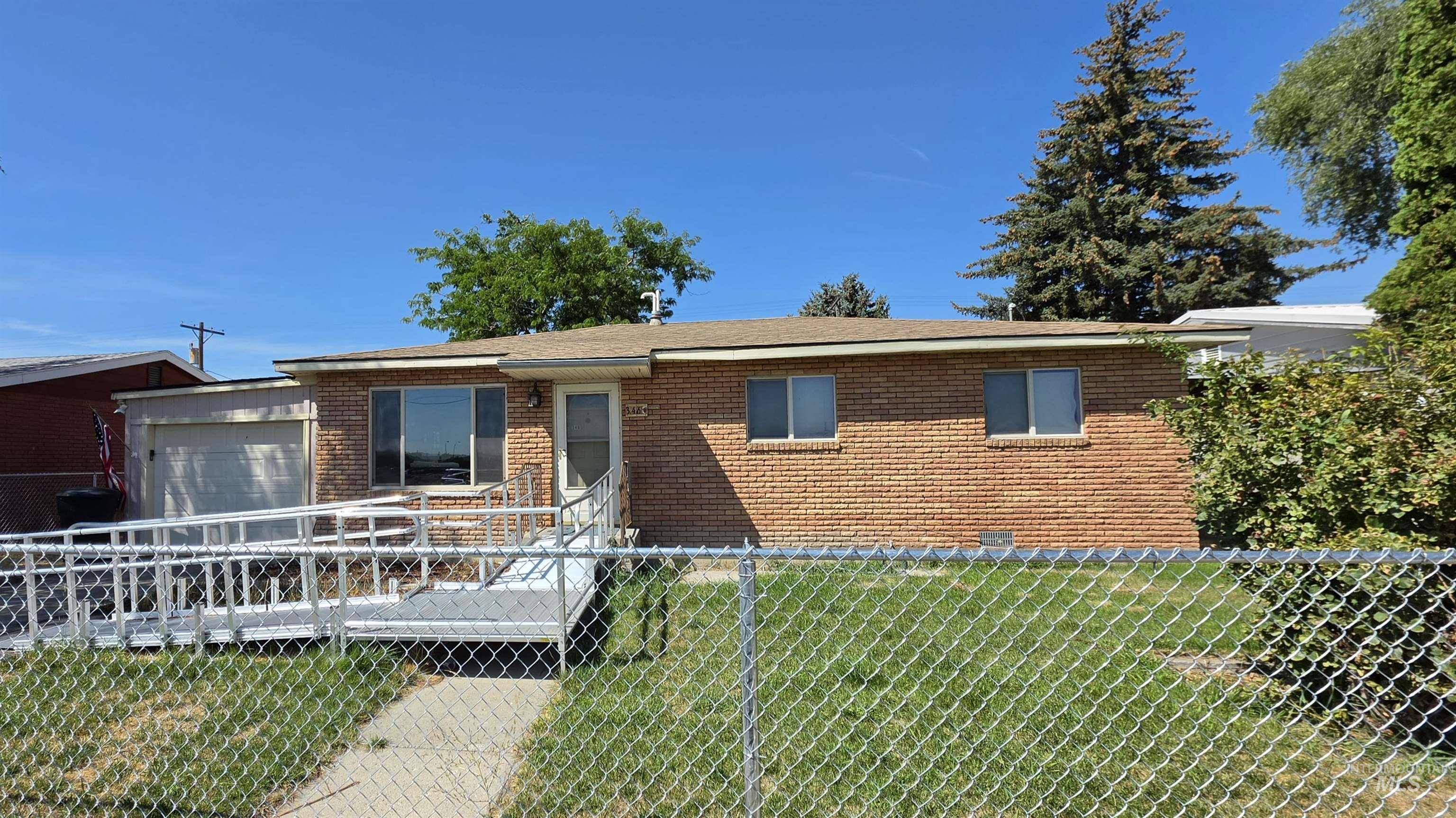 346 N Miller Ave