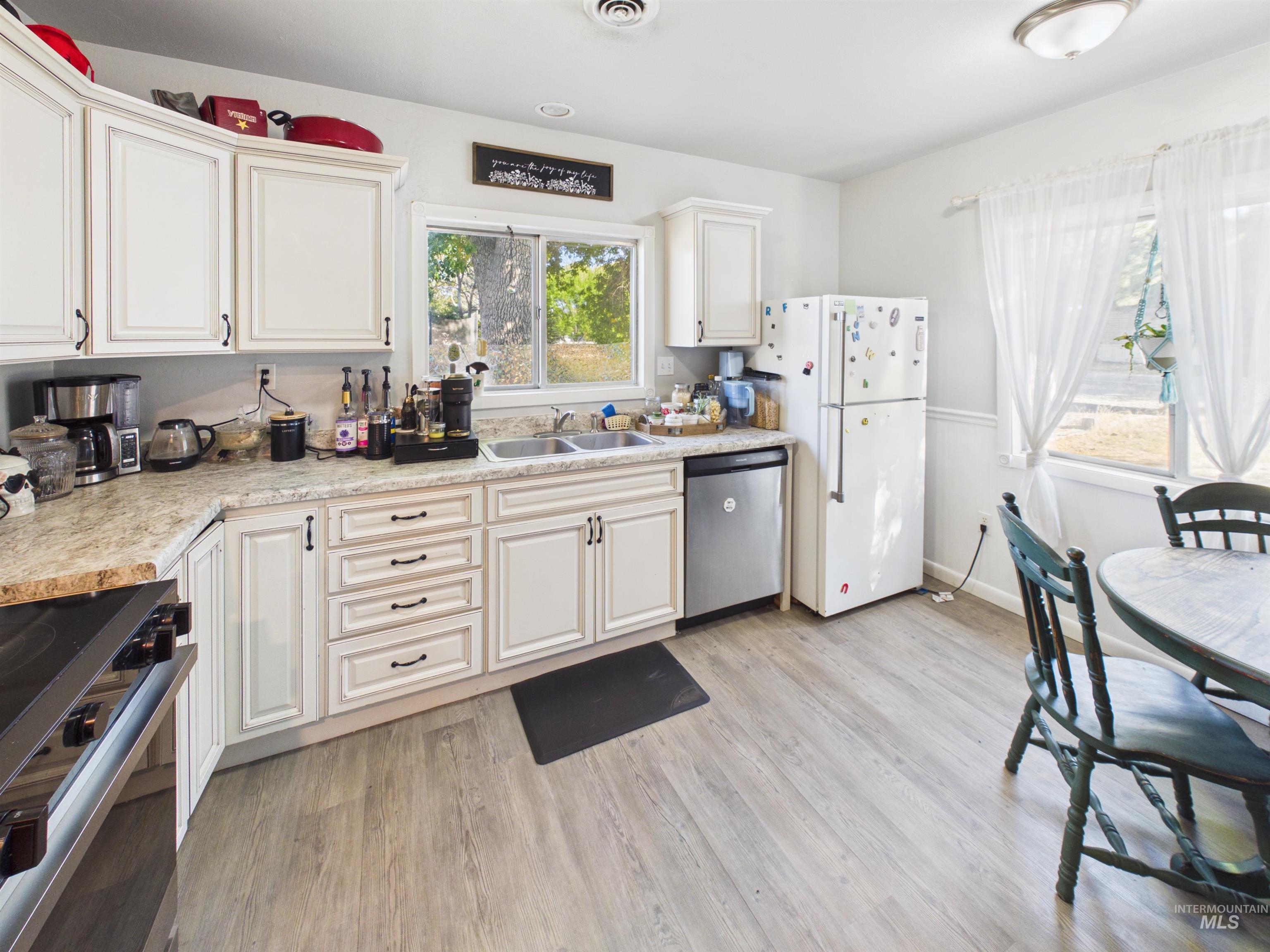 310 E Atherton