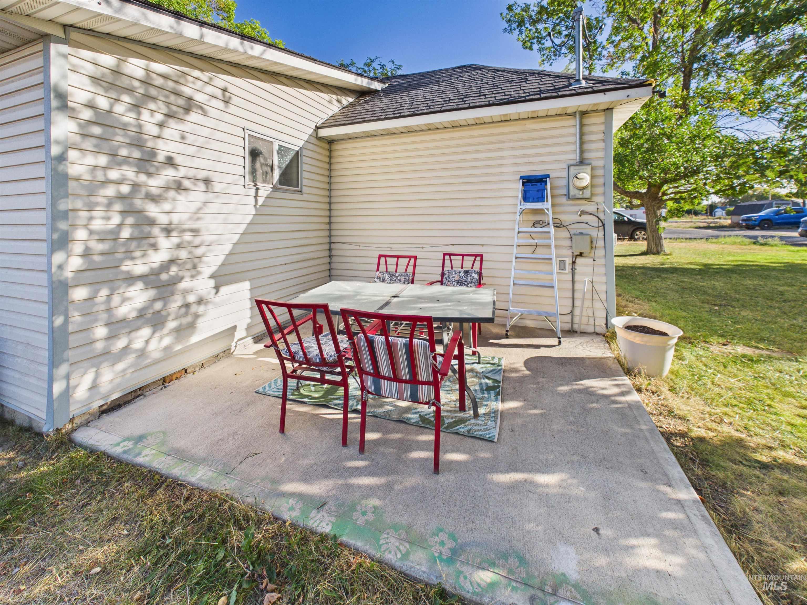 310 E Atherton