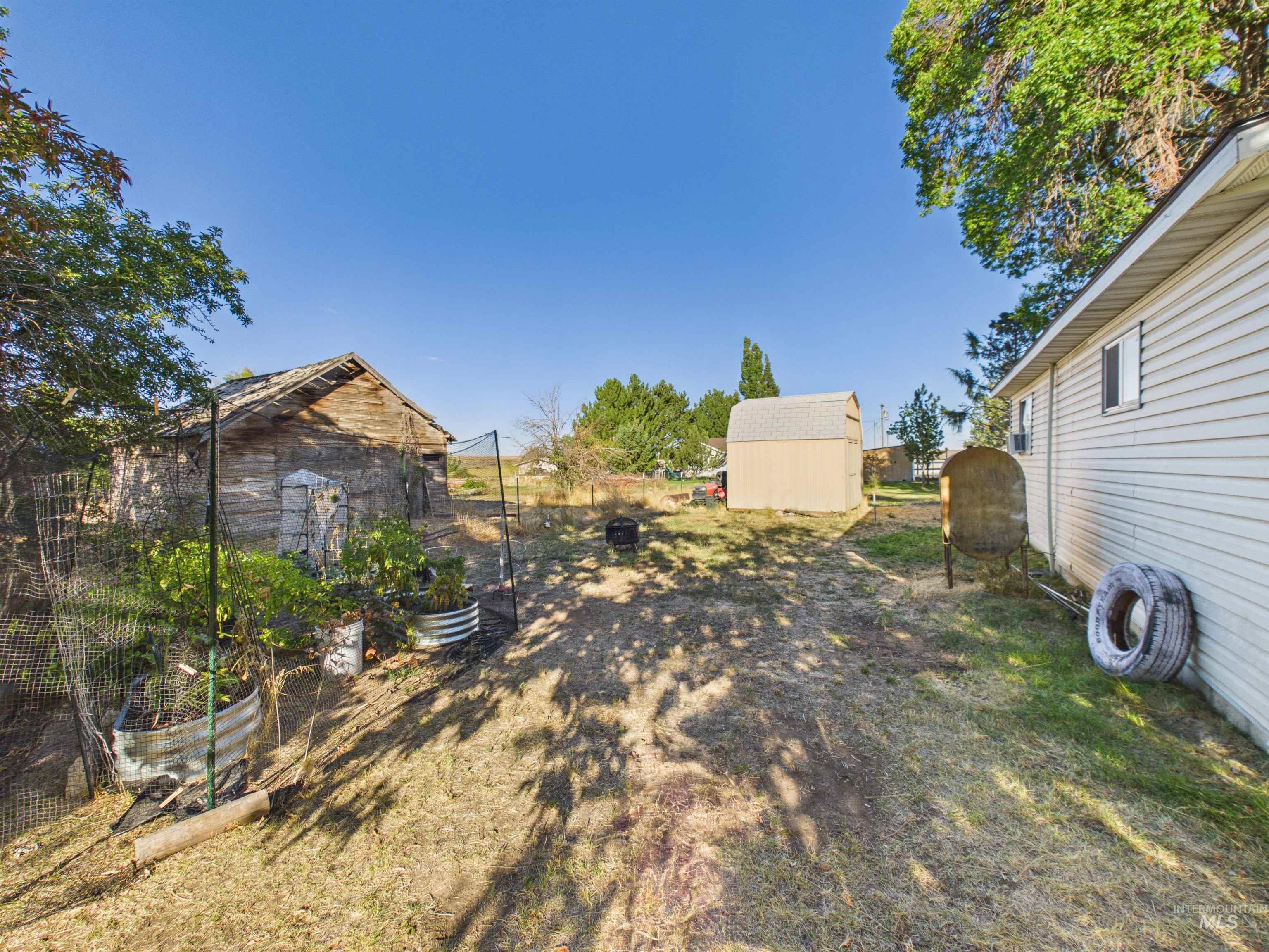 310 E Atherton