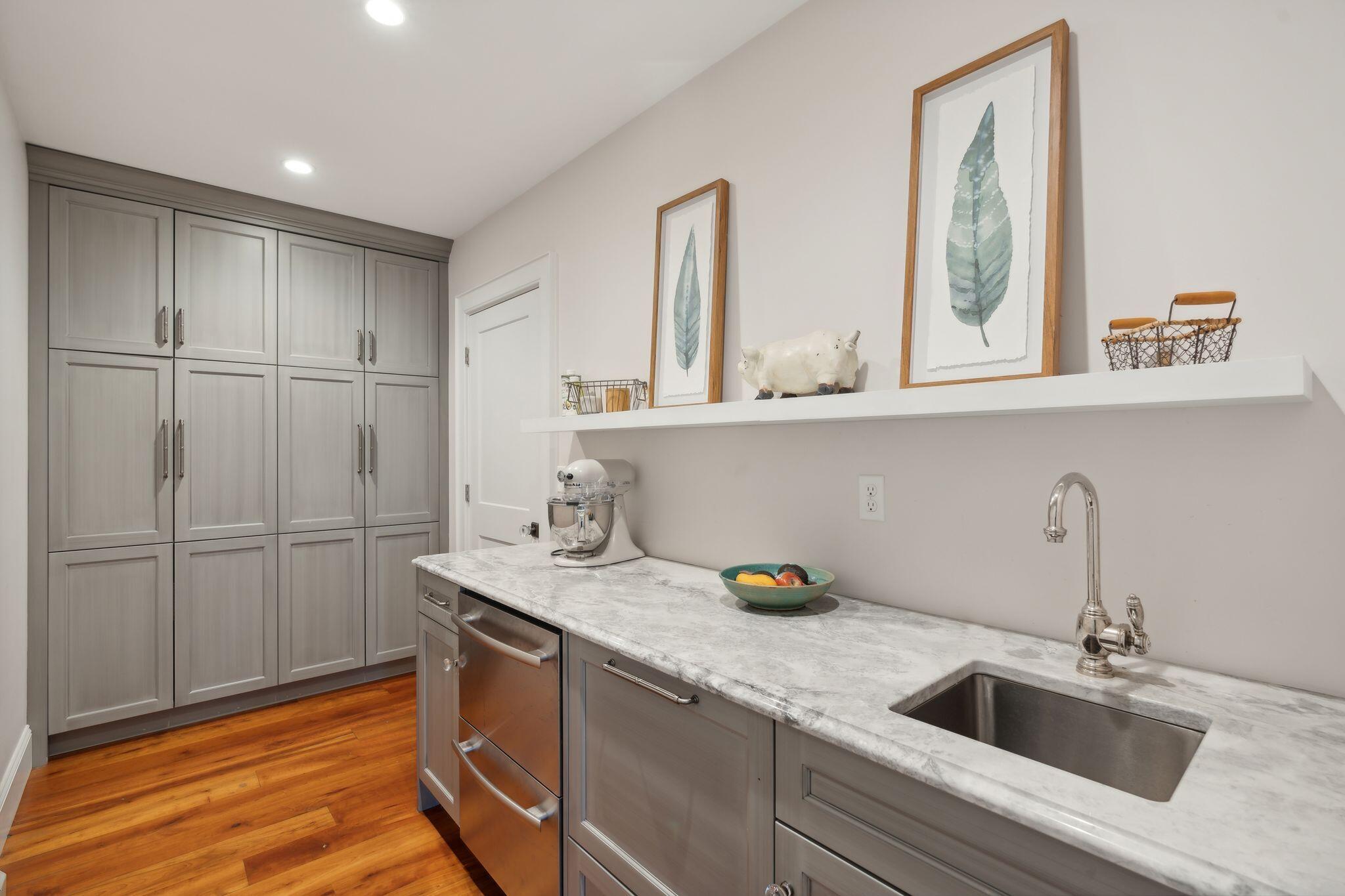 157 W Elm Street
