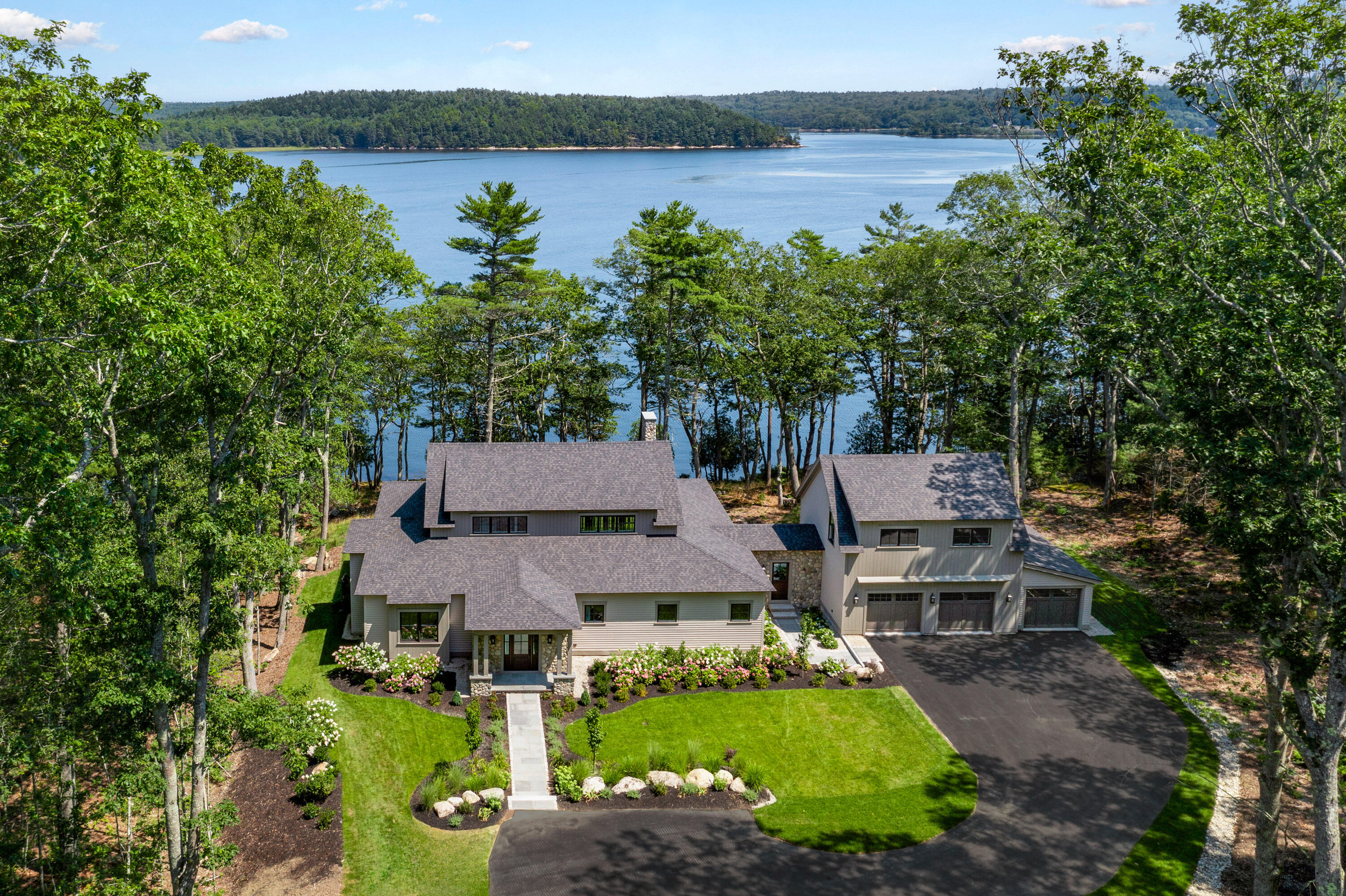 17 Kennebec Shores North Road N