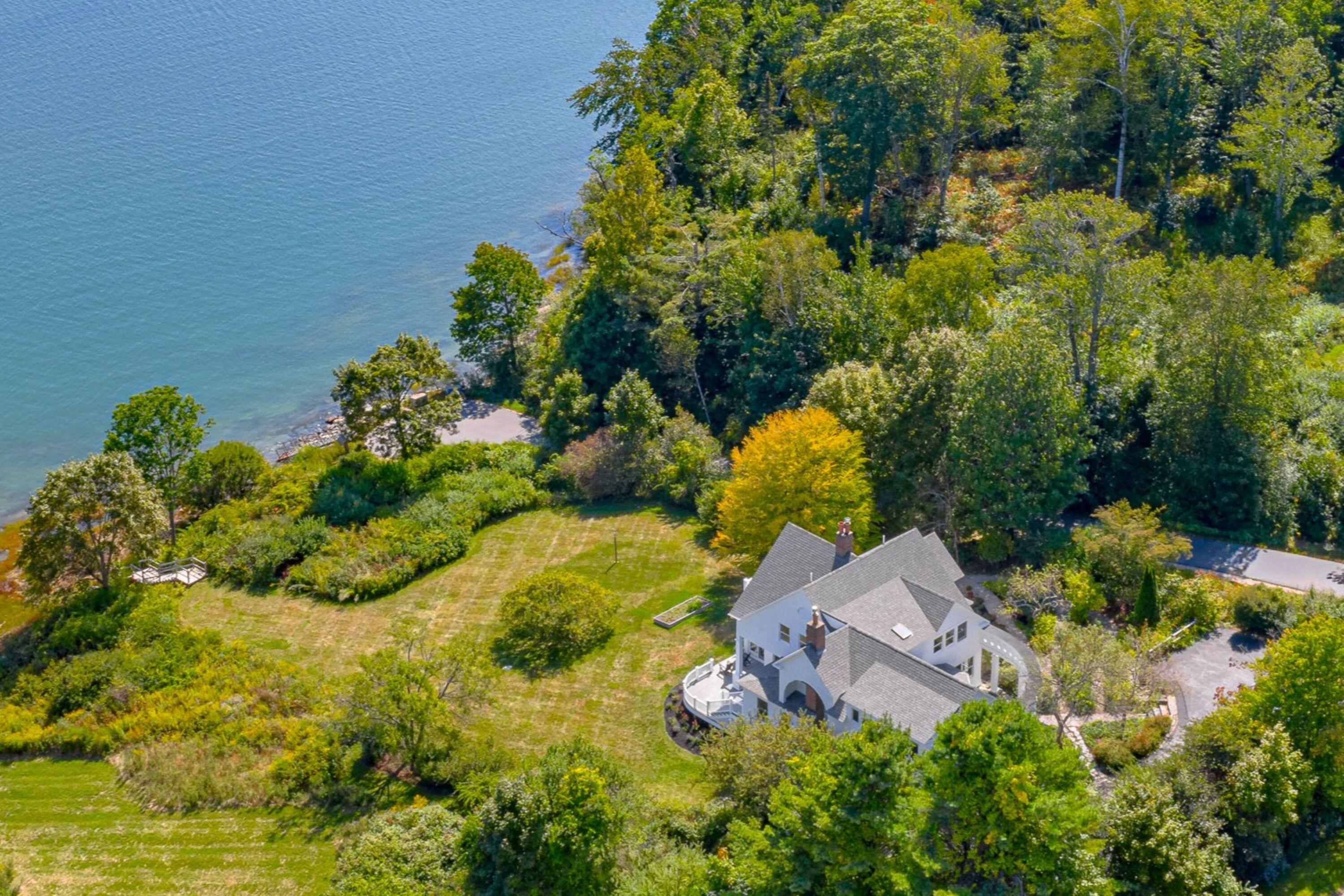 16 Town Landing Road