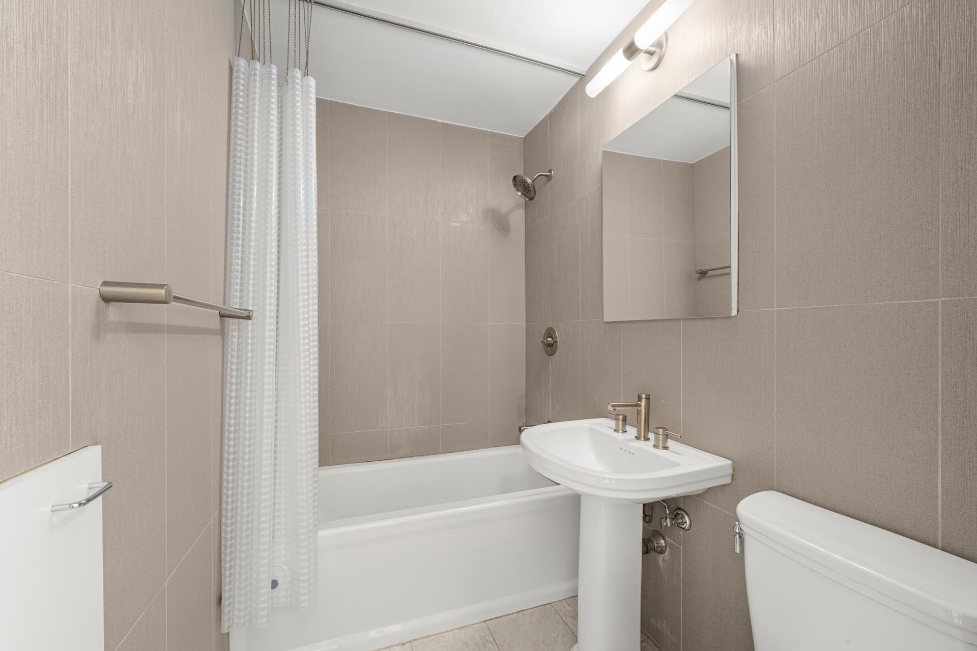 400 CENTRAL Park W 17Y