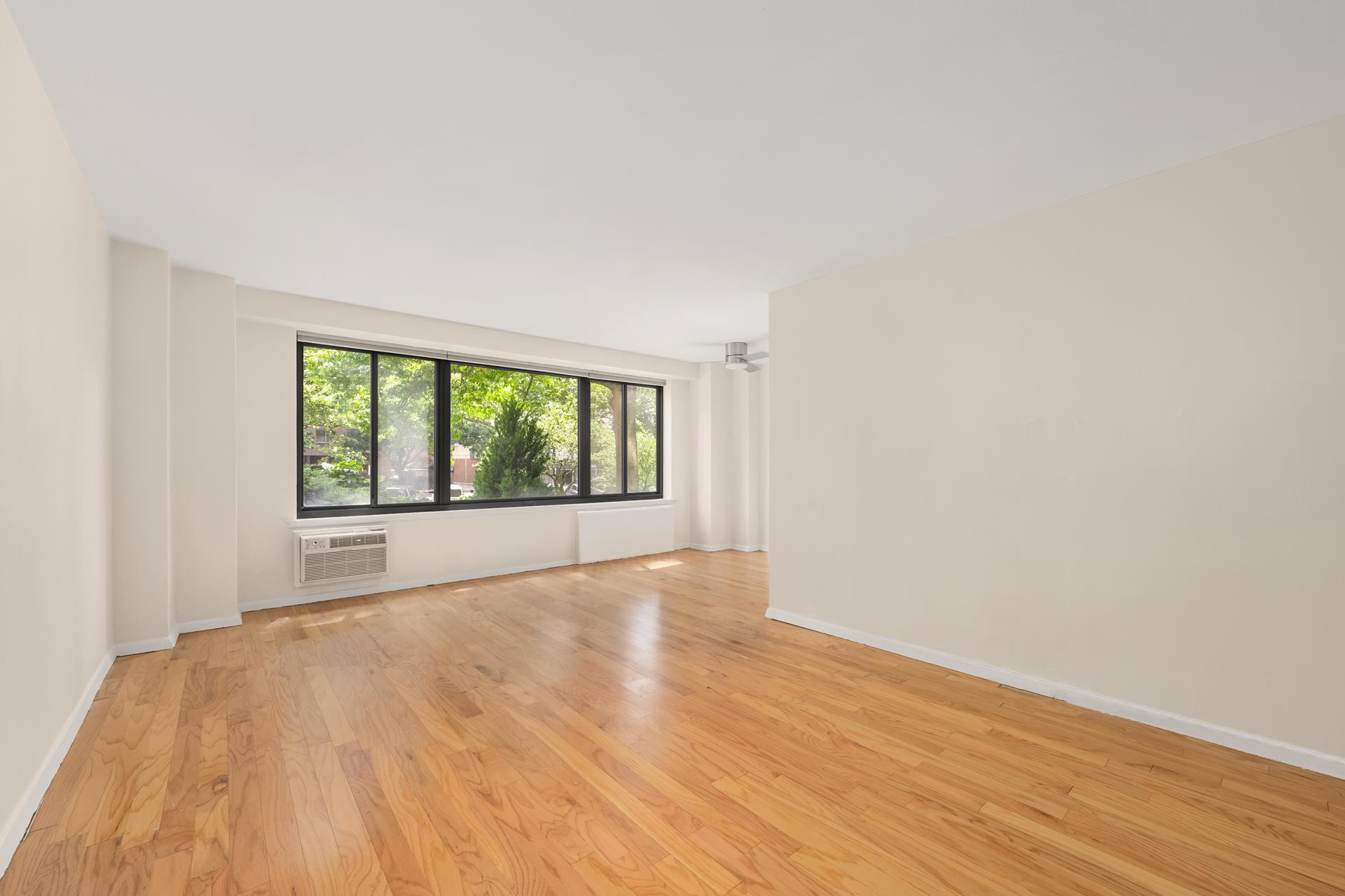 382 CENTRAL Park W 1U