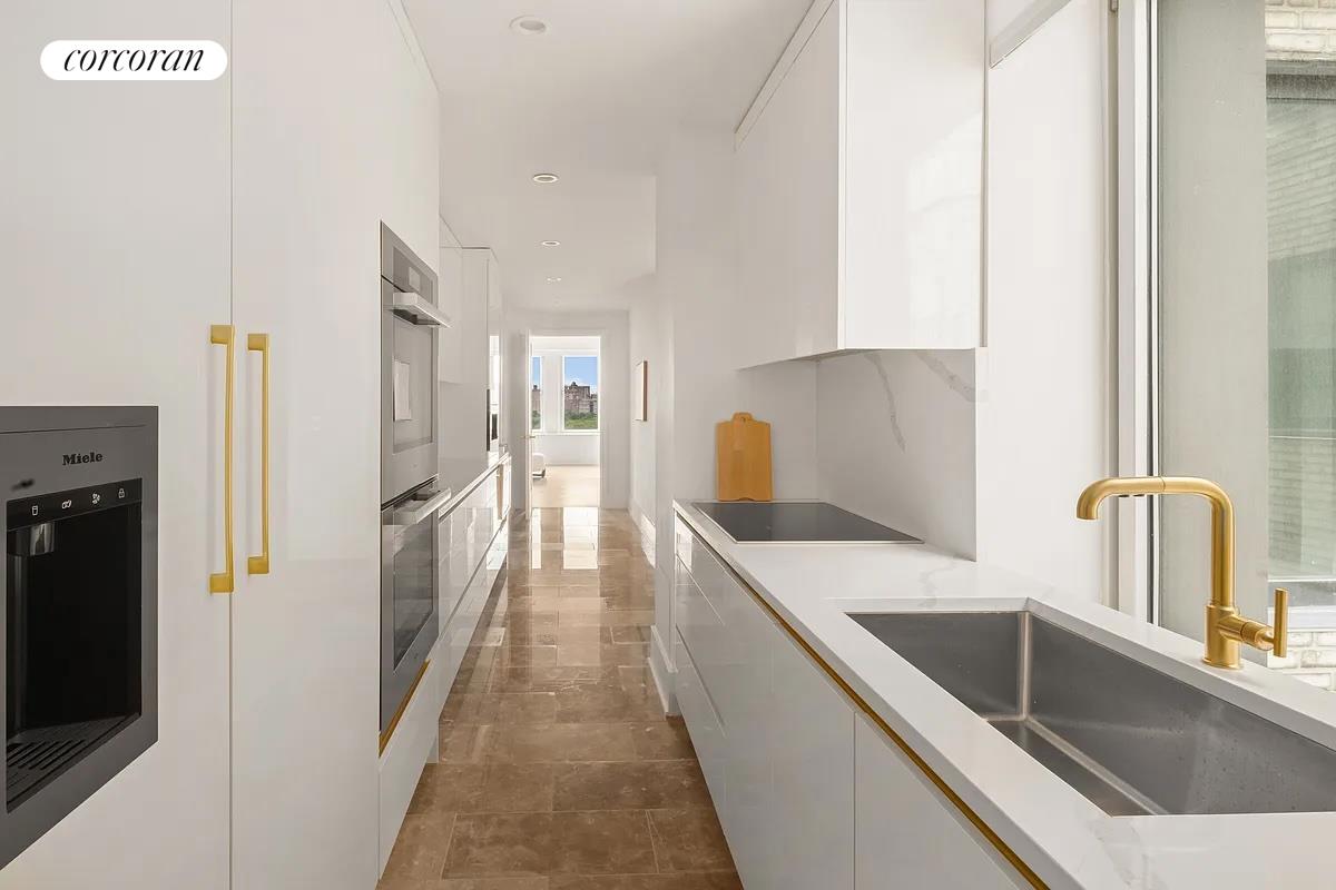 1200 5TH Avenue 15AB