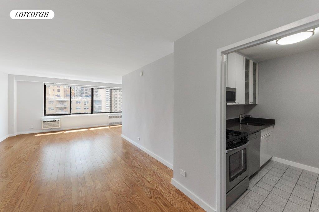 382 CENTRAL Park W 15U