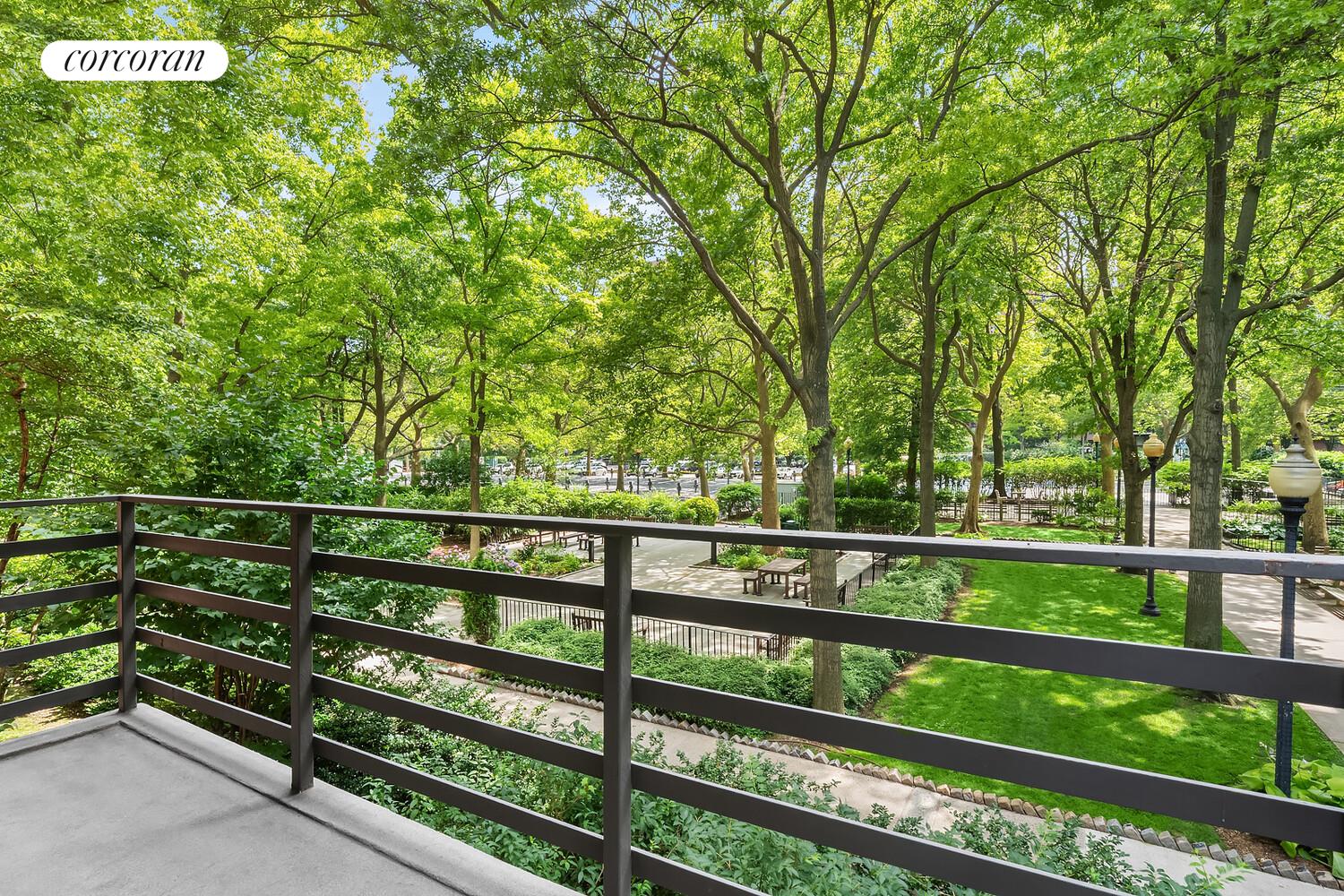 400 CENTRAL Park W 2CD