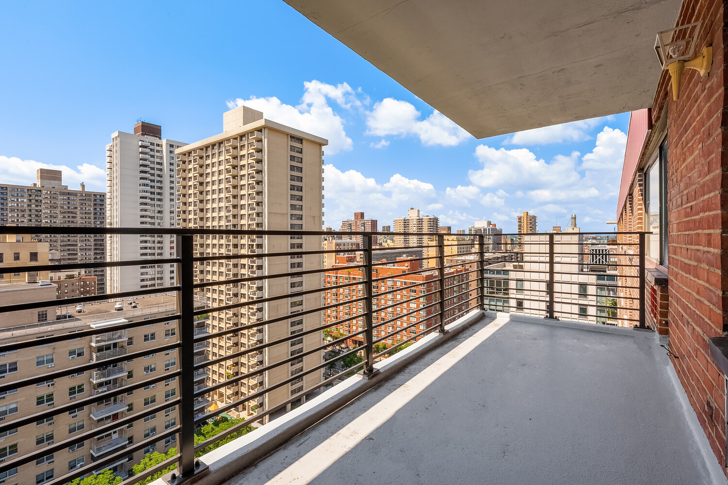 382 CENTRAL Park W 20W
