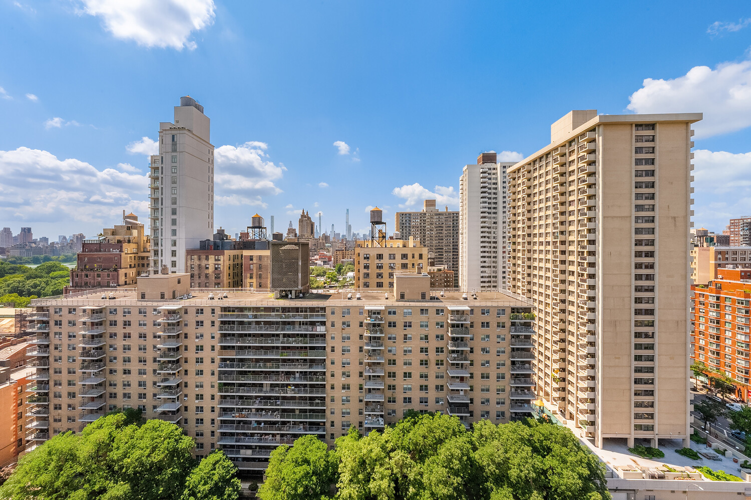 382 CENTRAL Park W 20W
