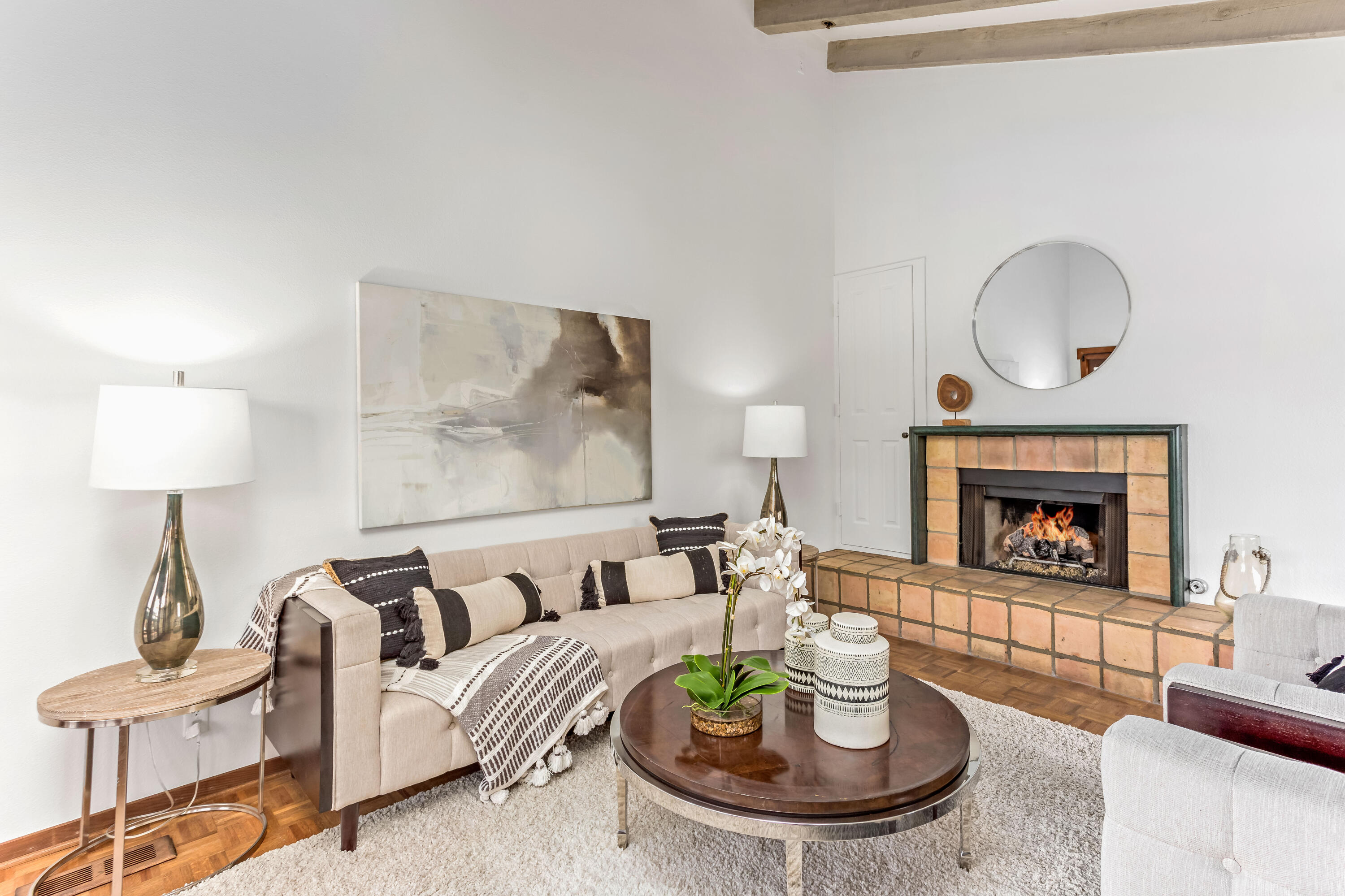 15 W Arrellaga Street, 1