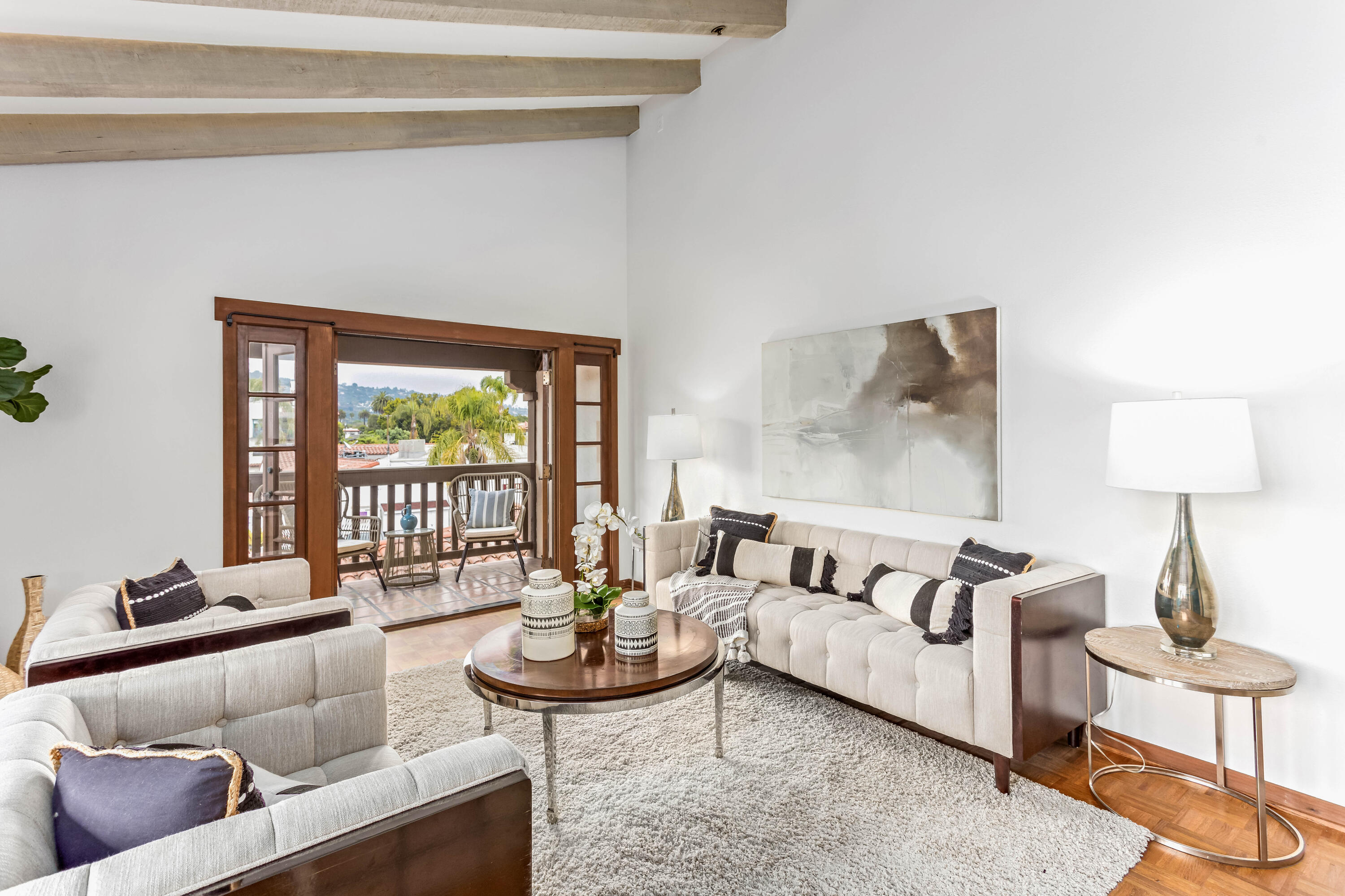 15 W Arrellaga Street, 1