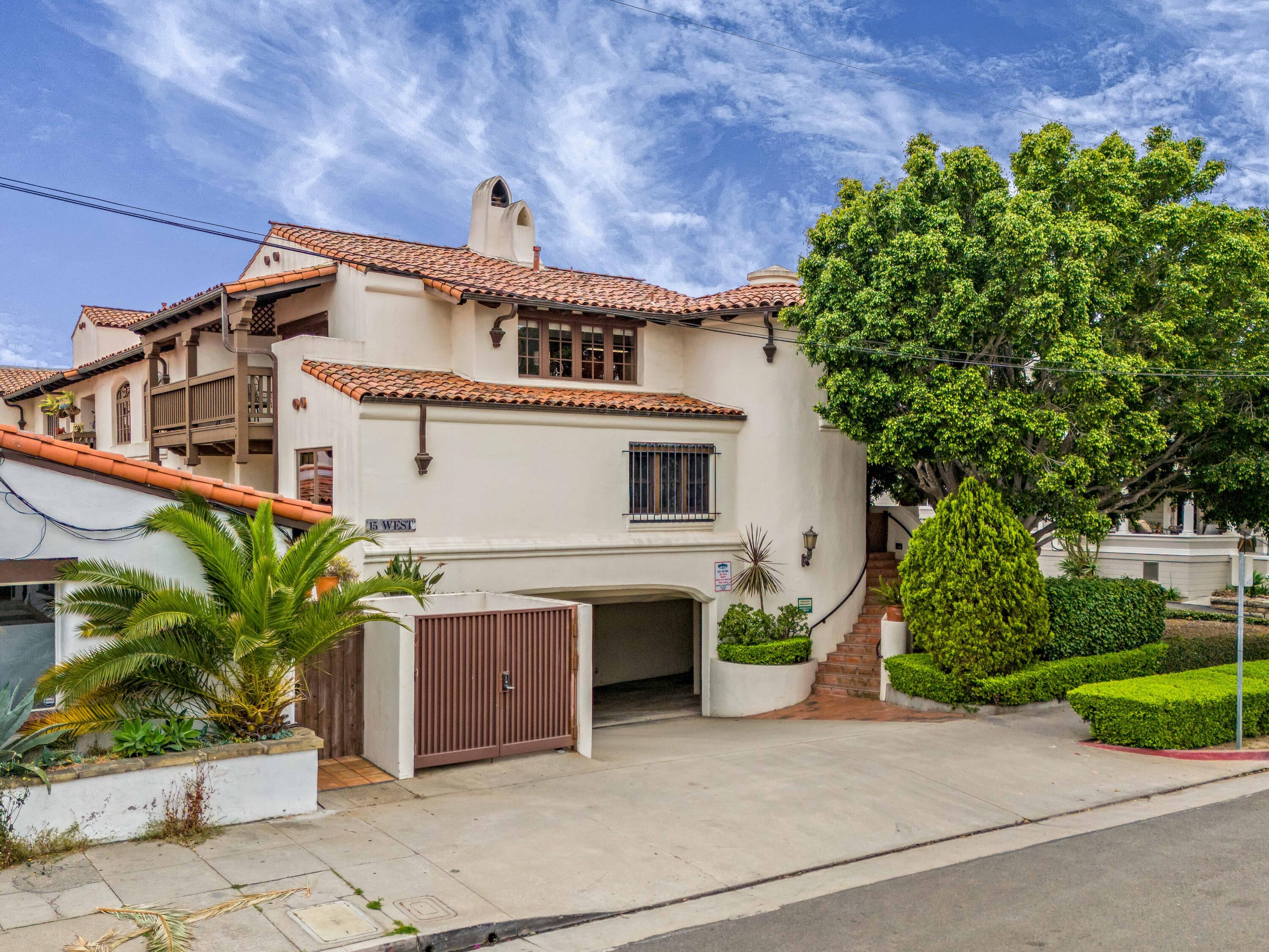15 W Arrellaga Street, 1
