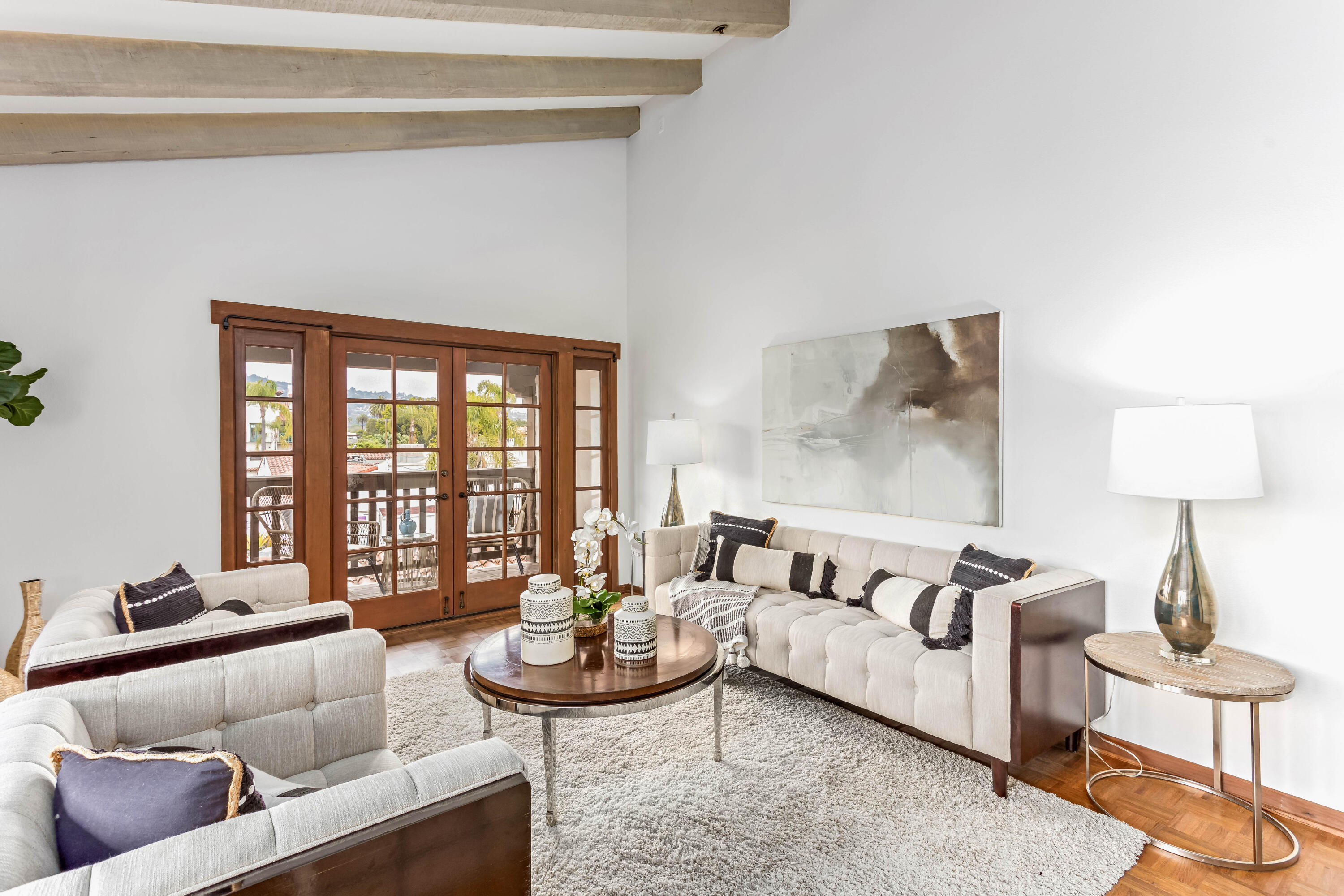 15 W Arrellaga Street, 1