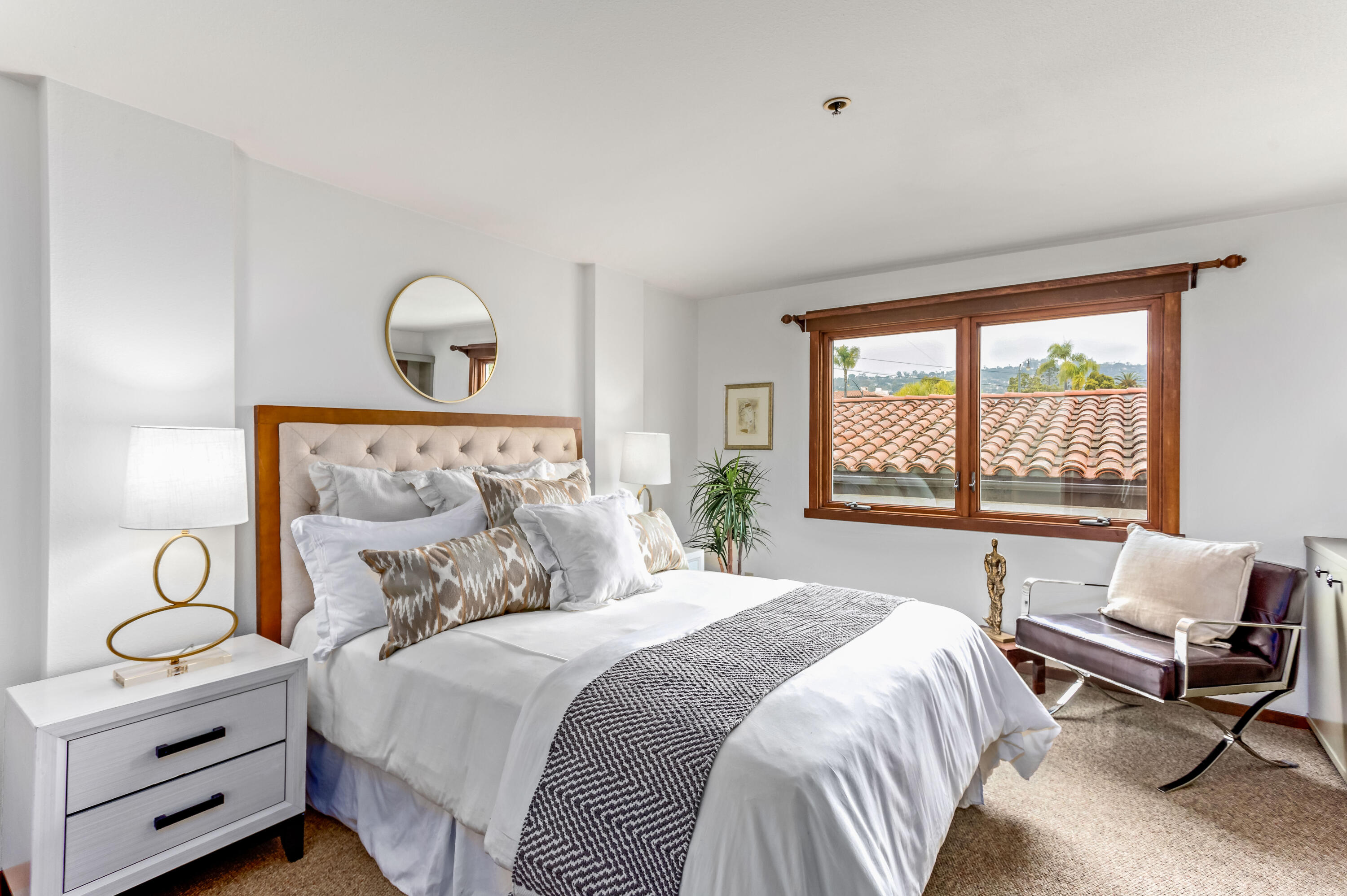 15 W Arrellaga Street, 1