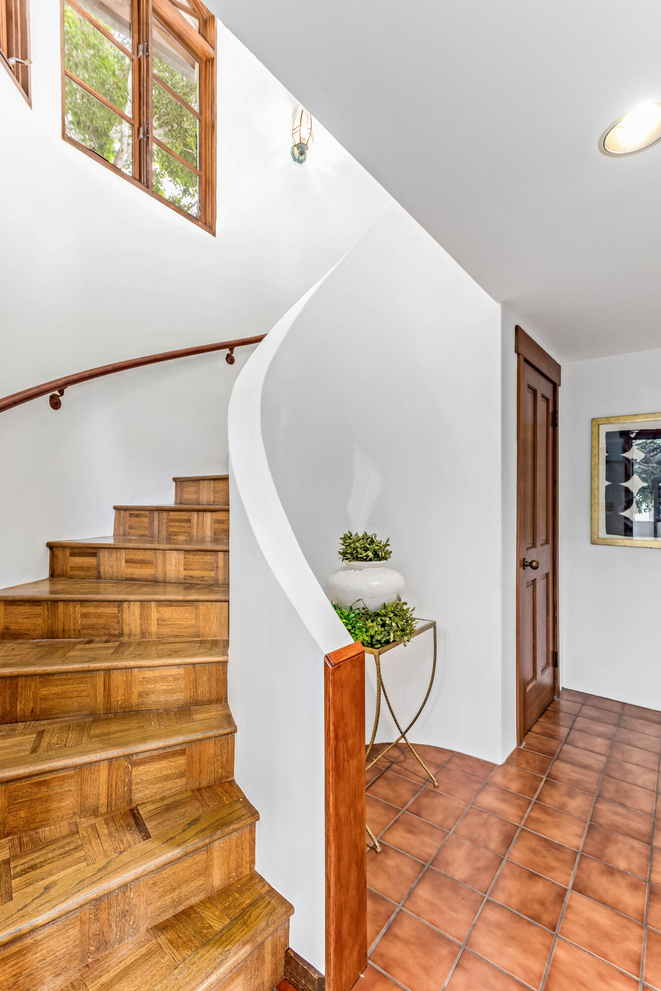 15 W Arrellaga Street, 1
