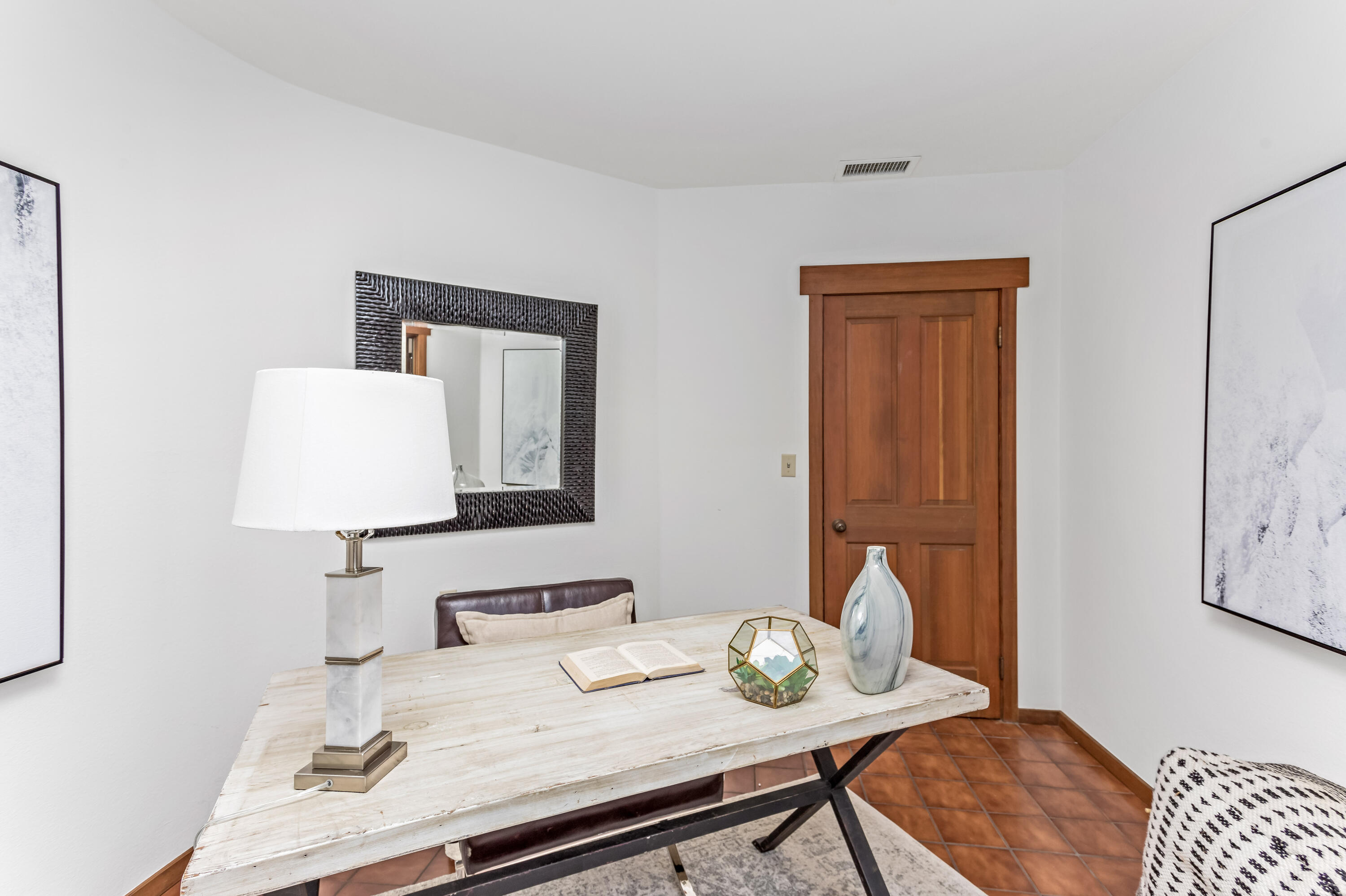 15 W Arrellaga Street, 1