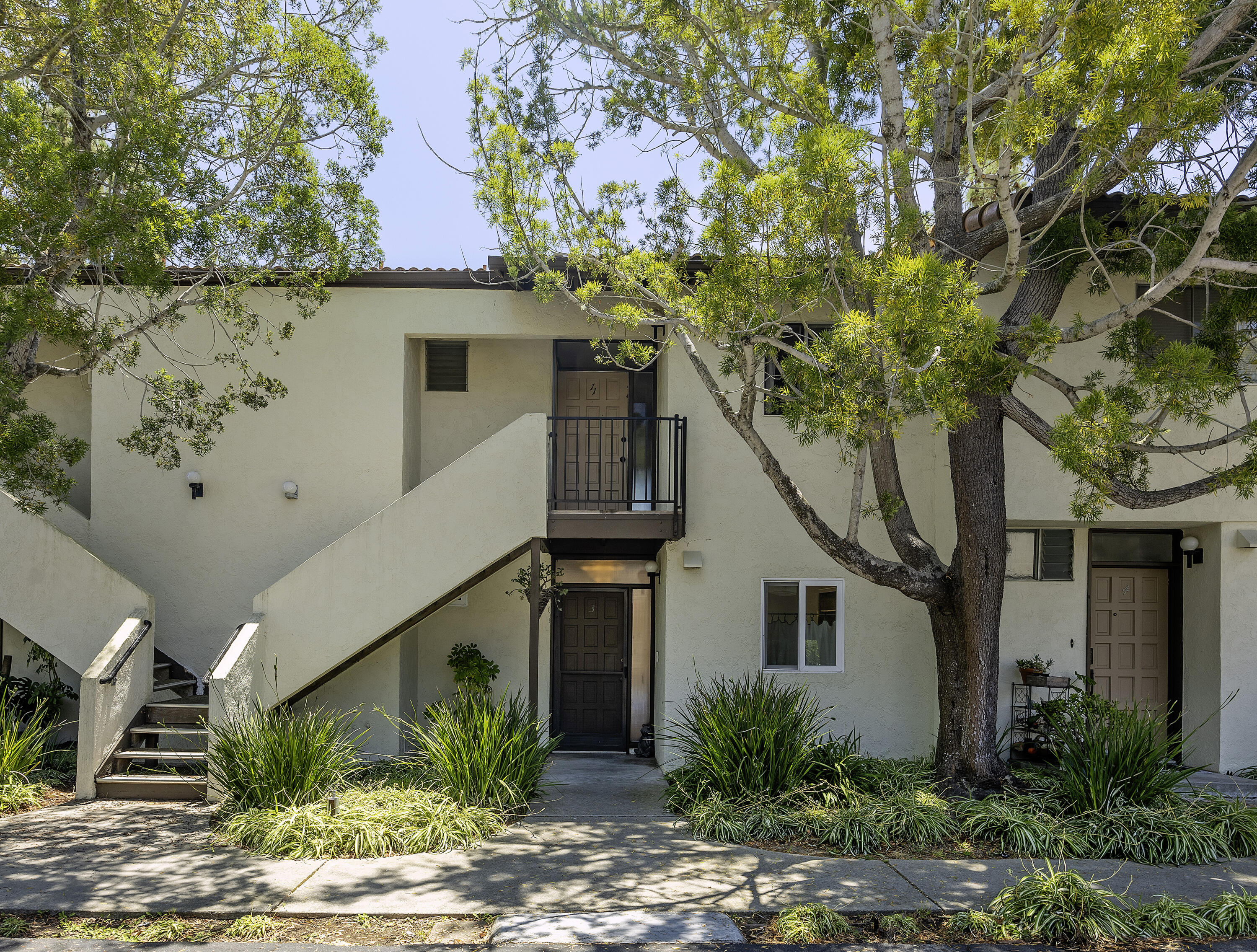 1066 Miramonte Drive, 3