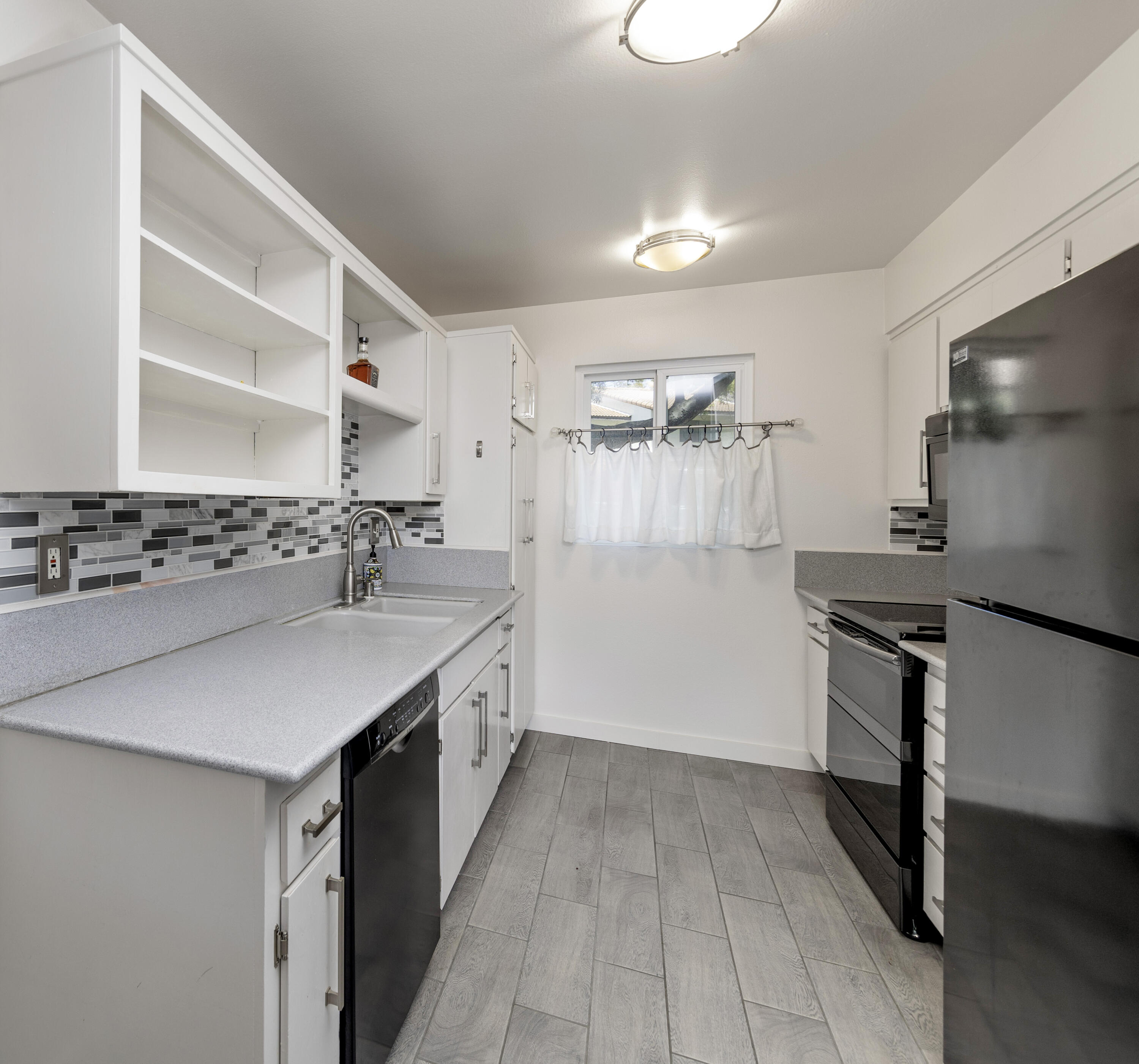 1066 Miramonte Drive, 3