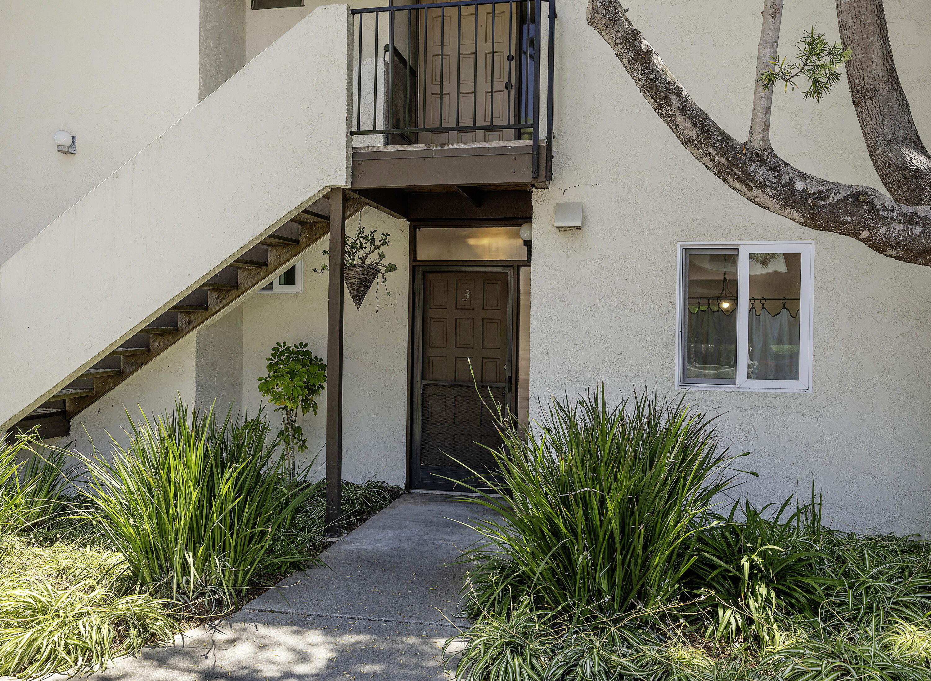 1066 Miramonte Drive, 3
