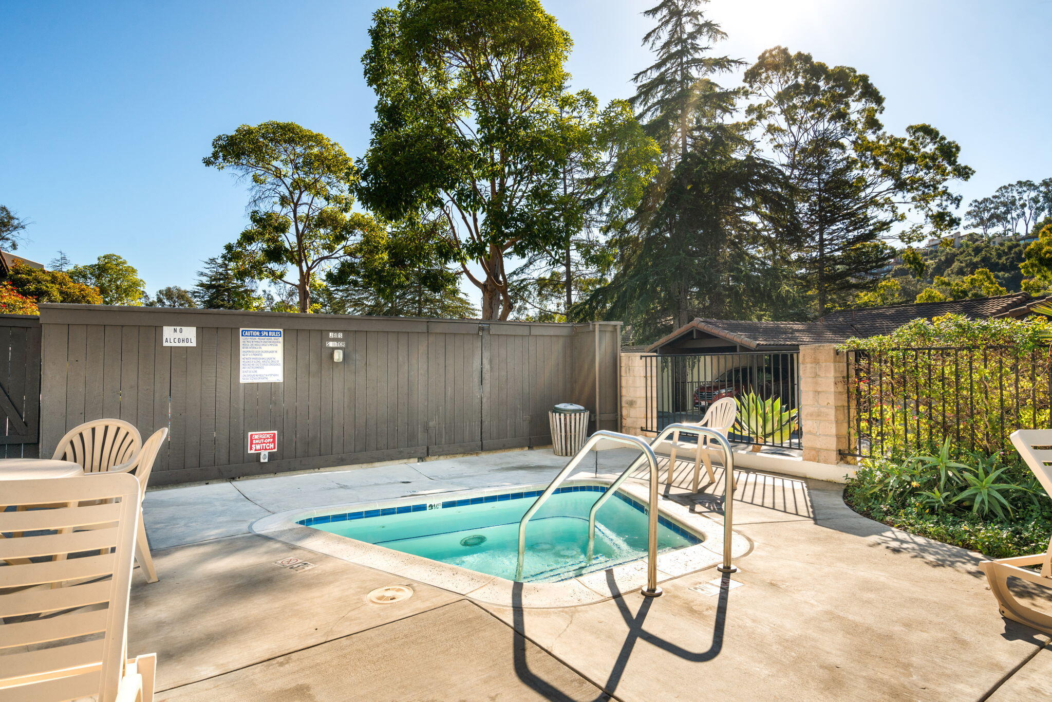 990 Miramonte Drive, 6