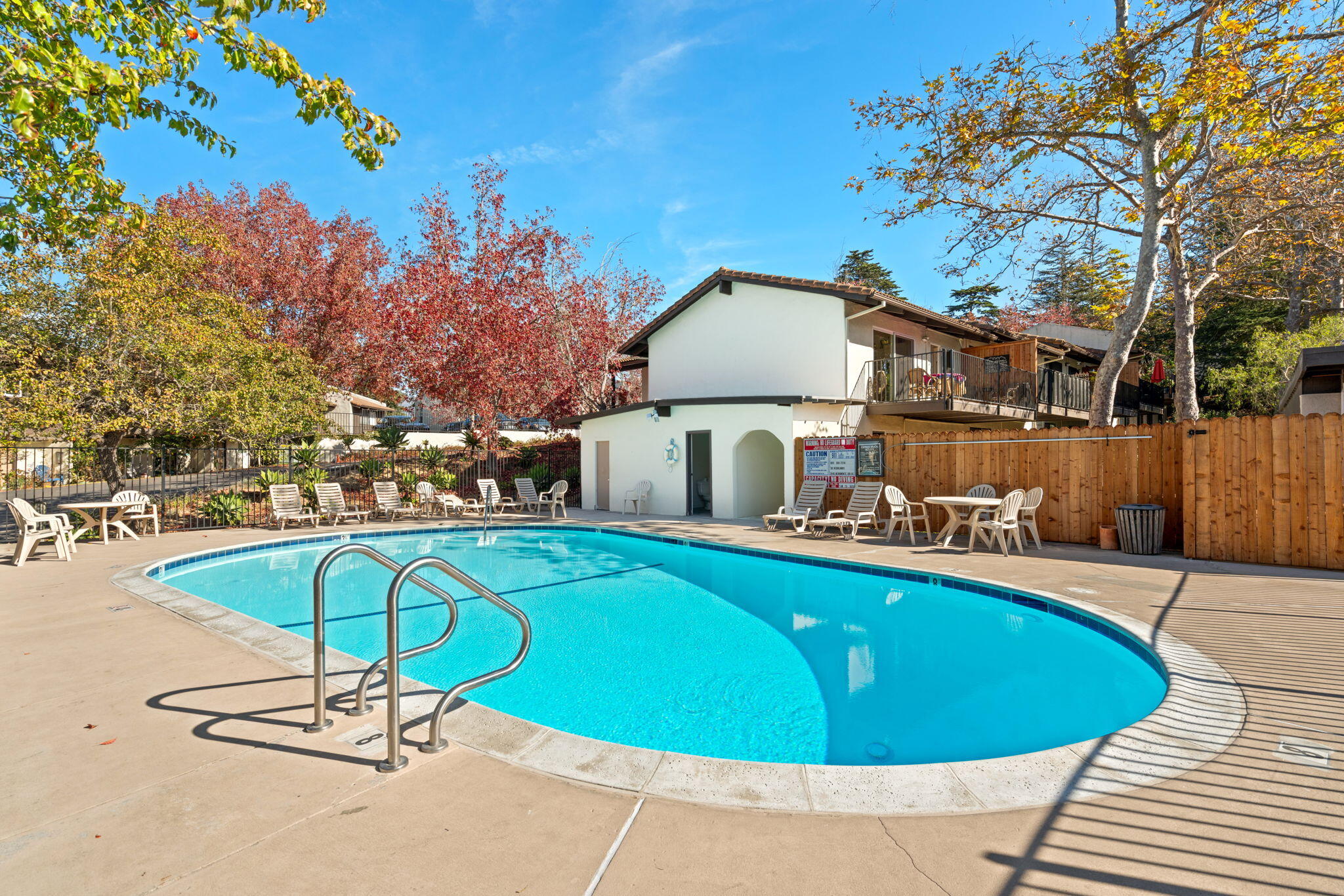 990 Miramonte Drive, 6