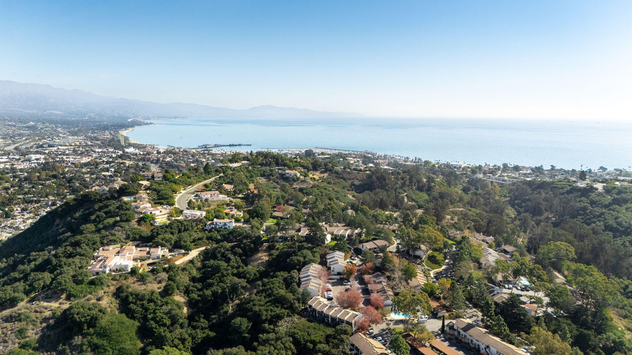 990 Miramonte Drive, 6