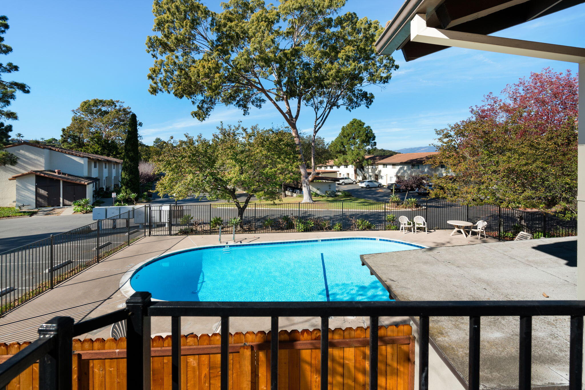 990 Miramonte Drive, 6