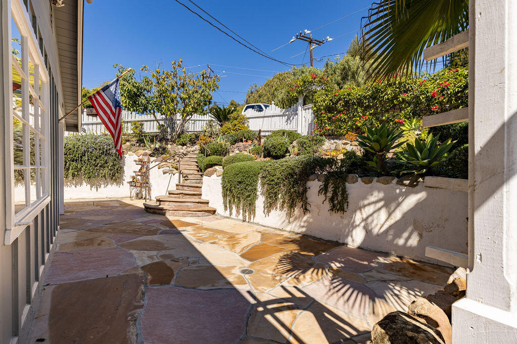 2923 La Combadura Road