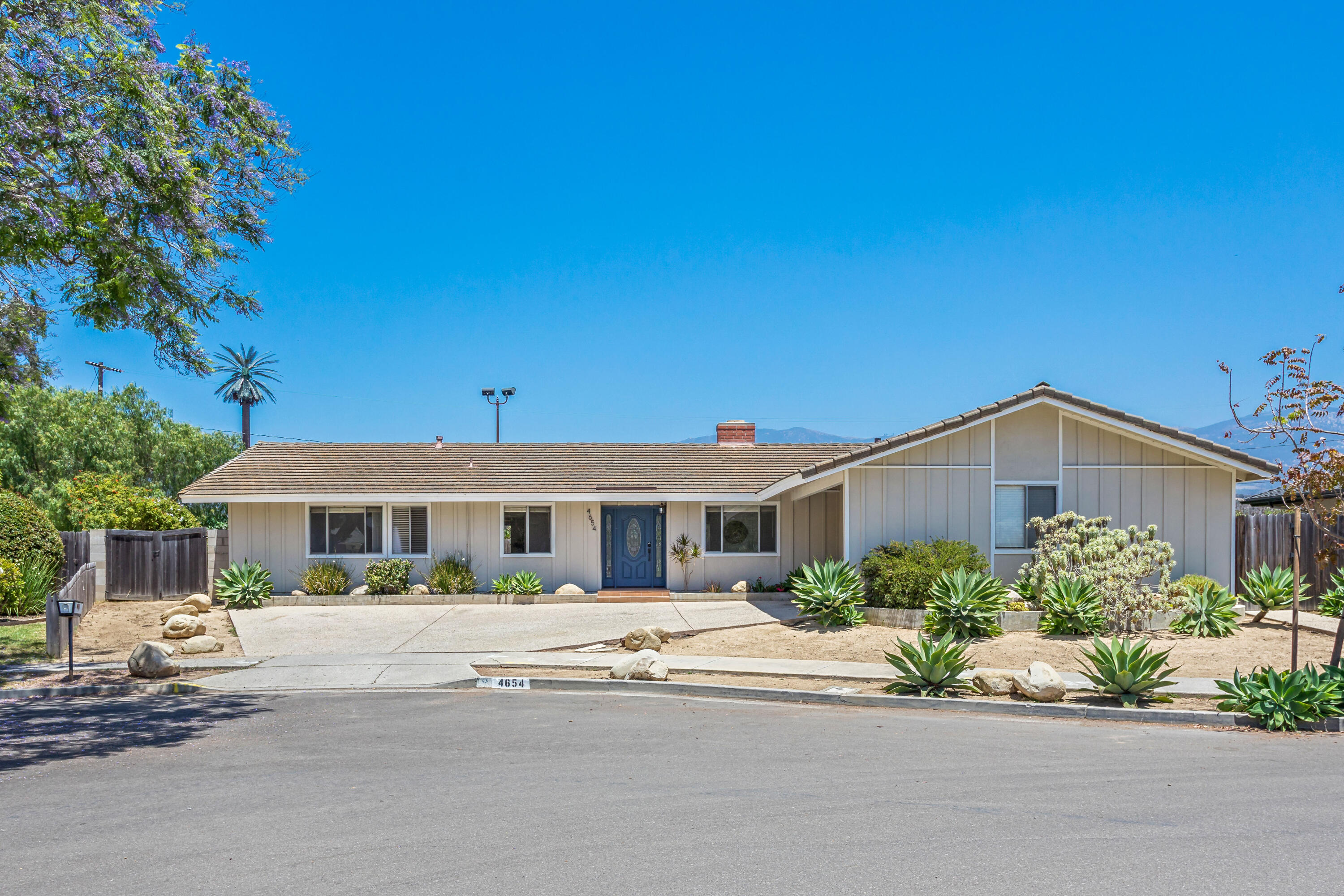 4654 Puente Plaza