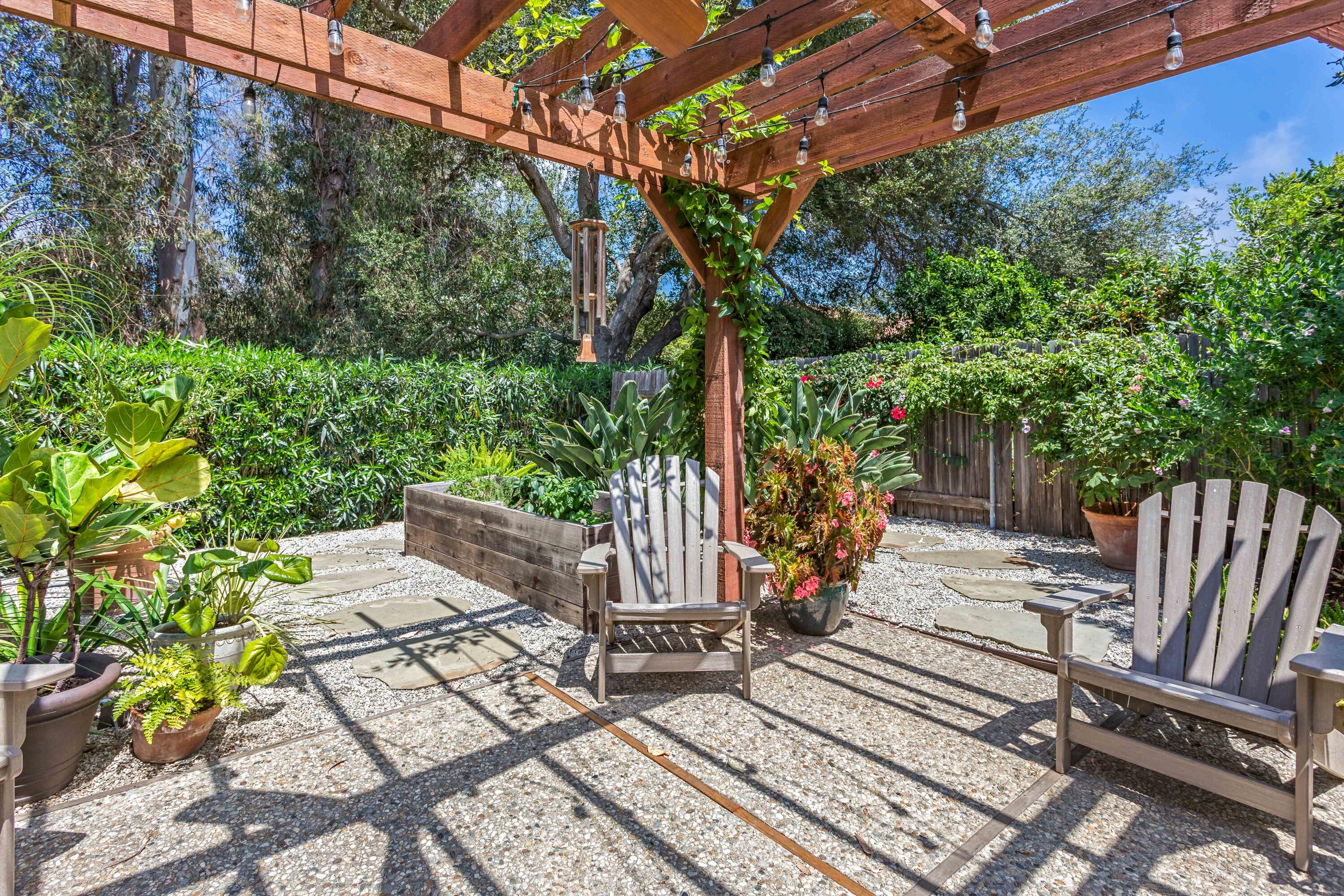 630 Calle De Los Amigos
