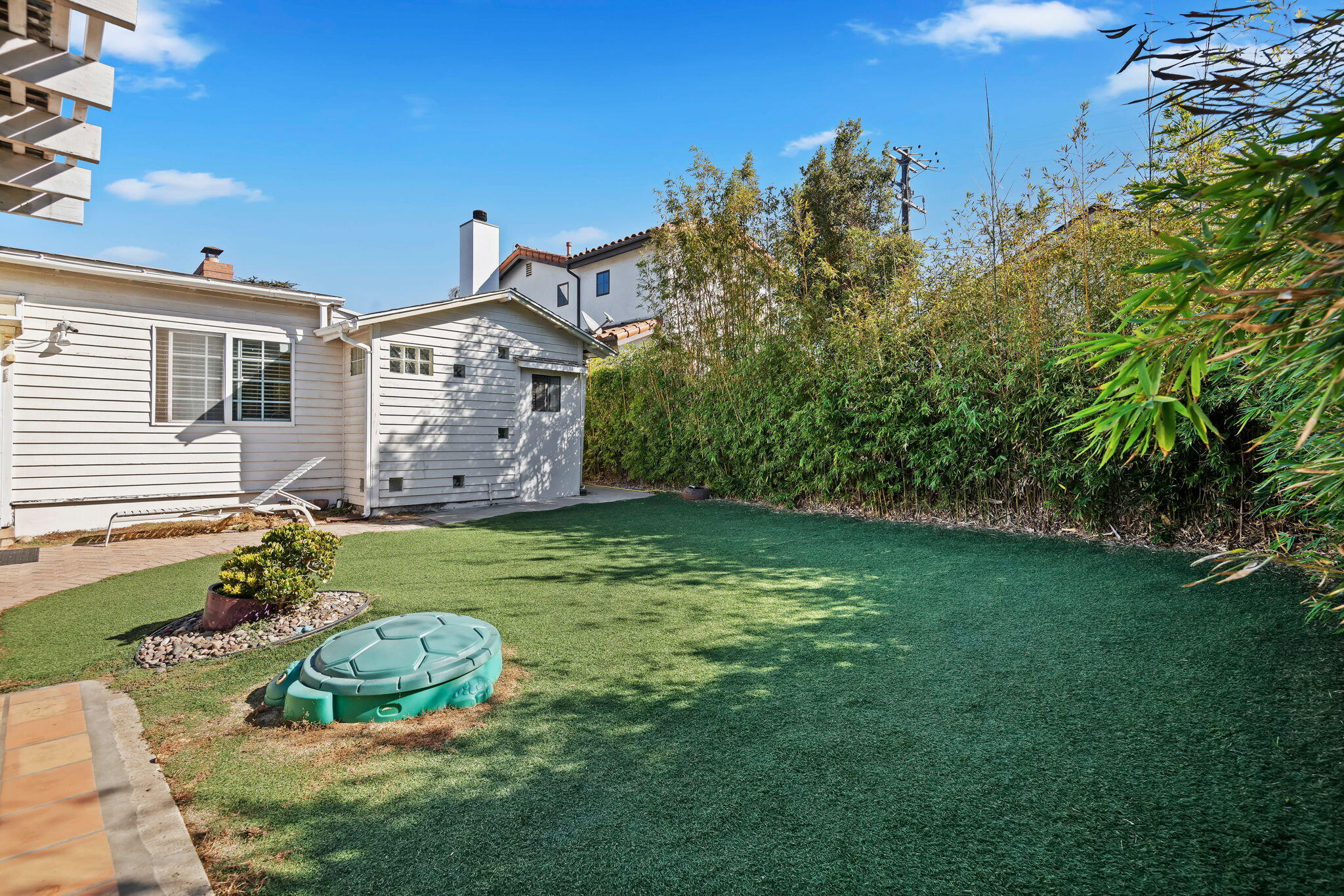2335 Cliff Drive