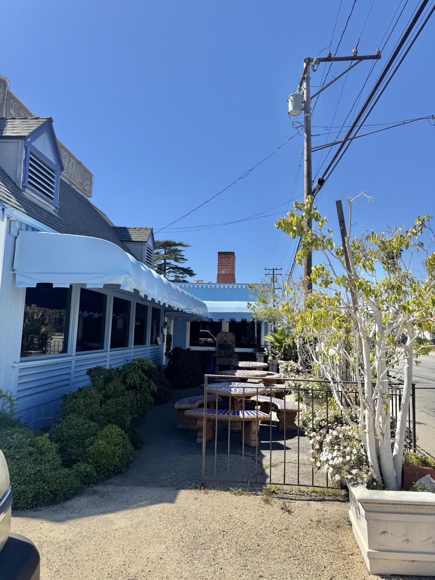 4631 Carpinteria Avenue