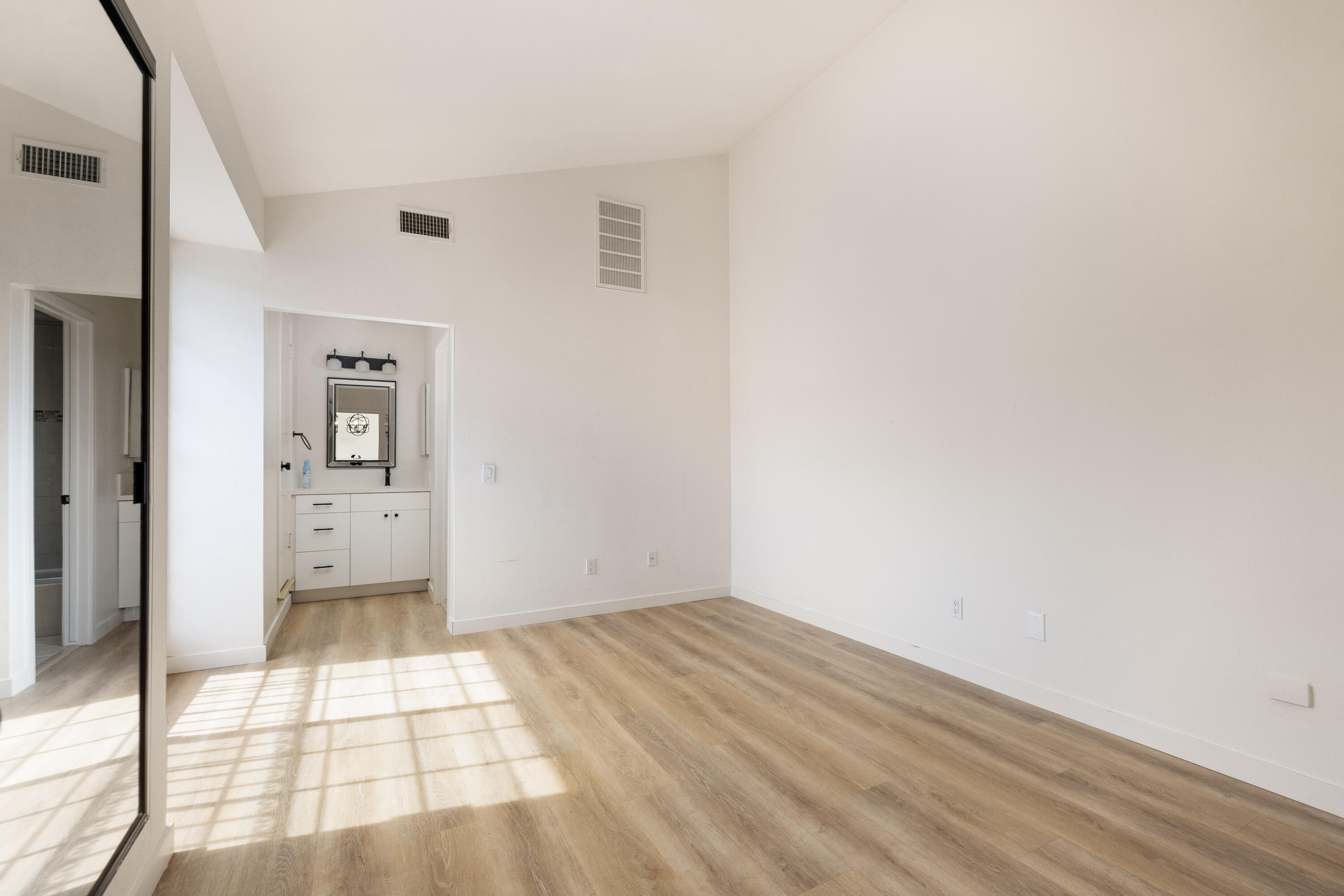 125 Bath Street Apt B2