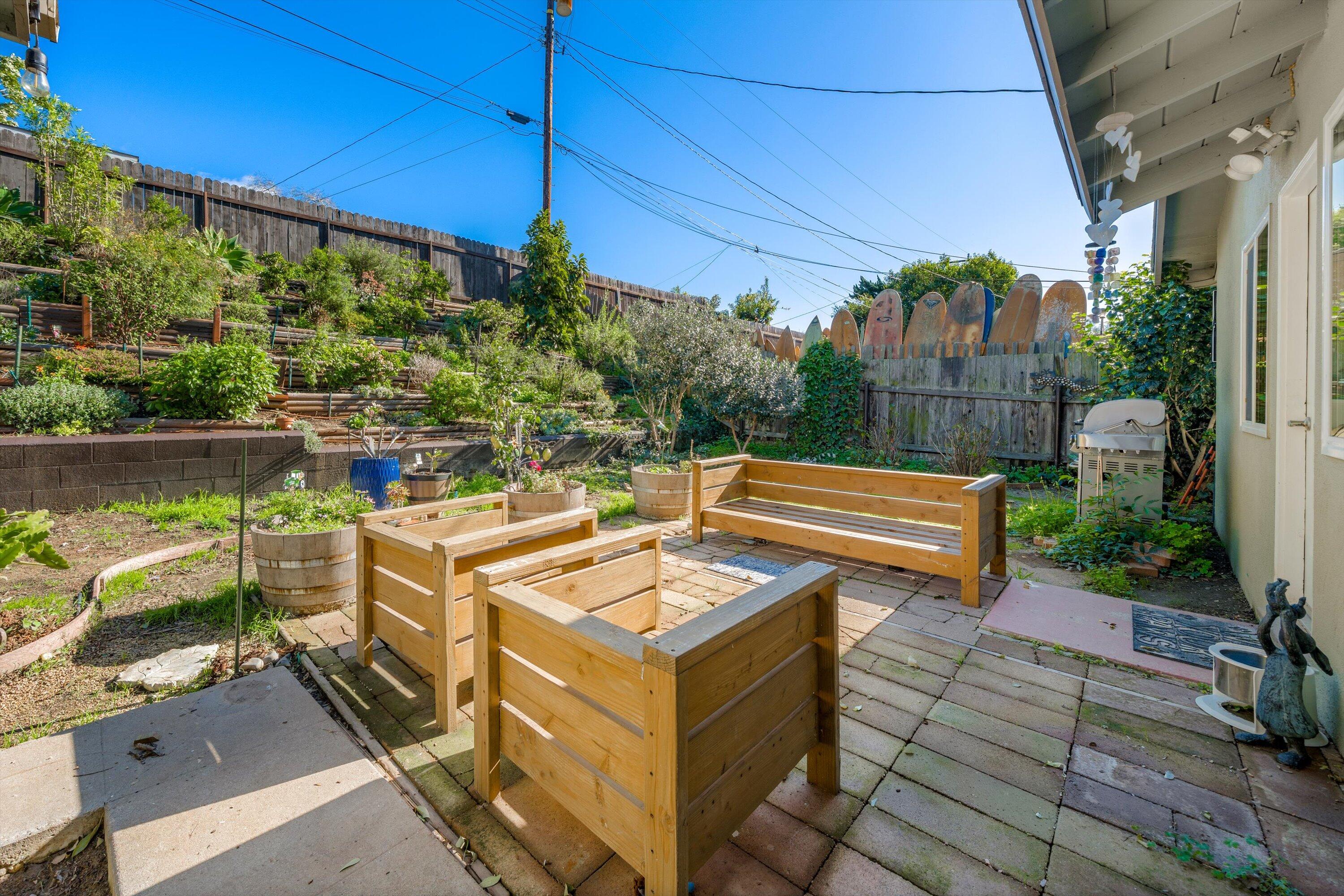 22 Calaveras Avenue