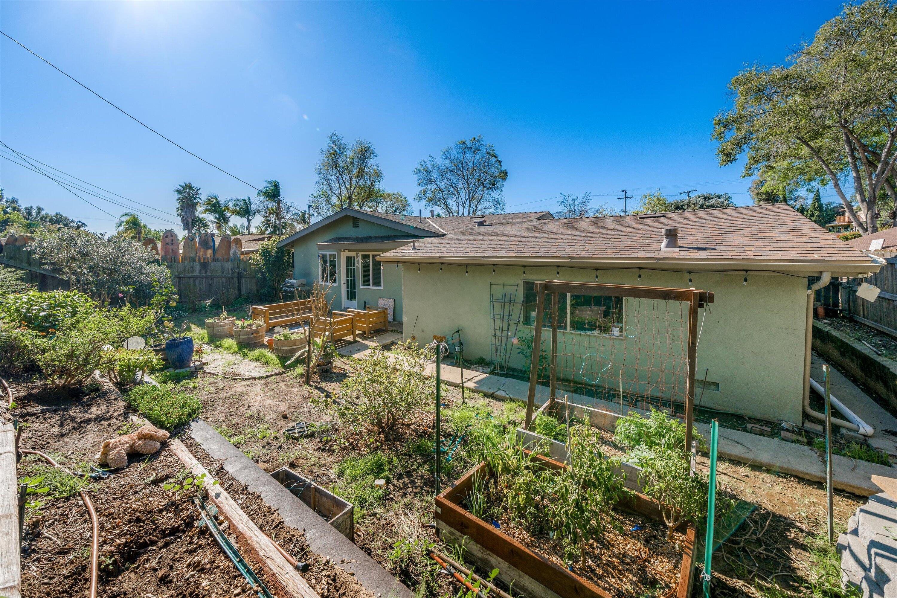 22 Calaveras Avenue