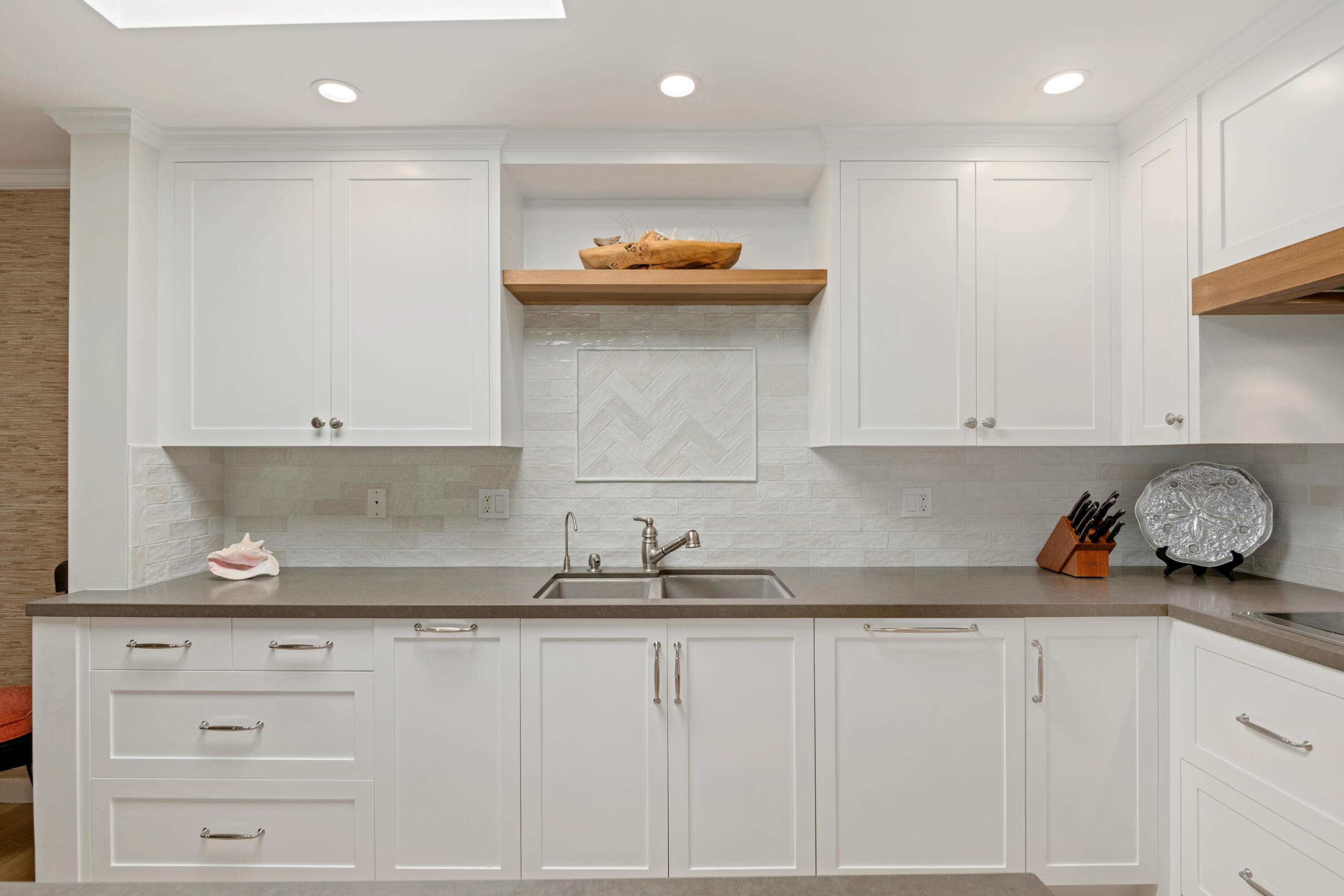 1220 Coast Village Road 303