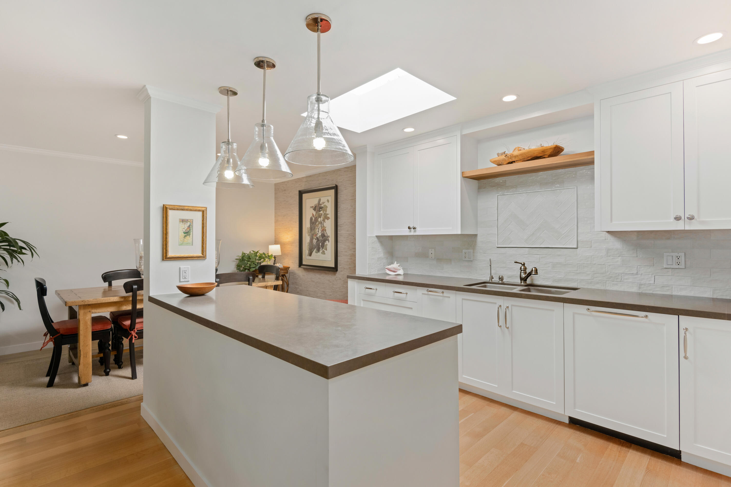 1220 Coast Village Road 303