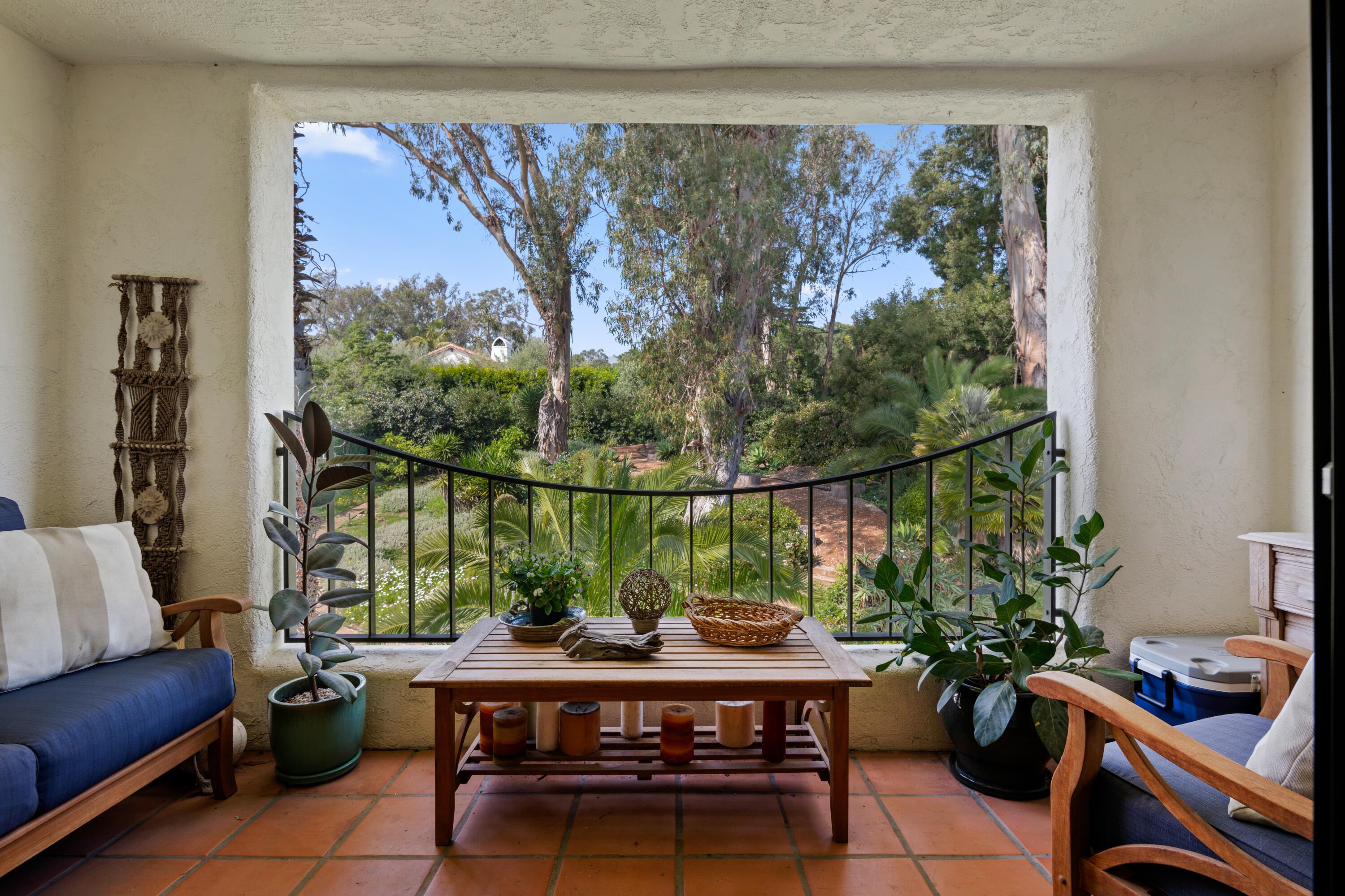 1220 Coast Village Road 303