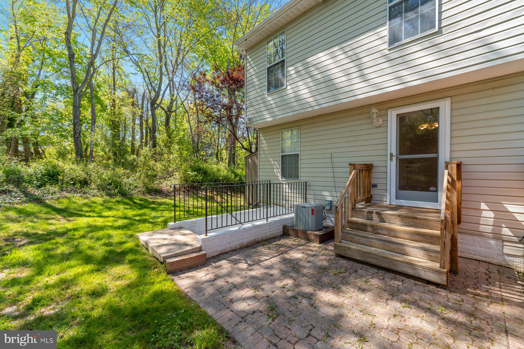 8124 WOODWARD STREET