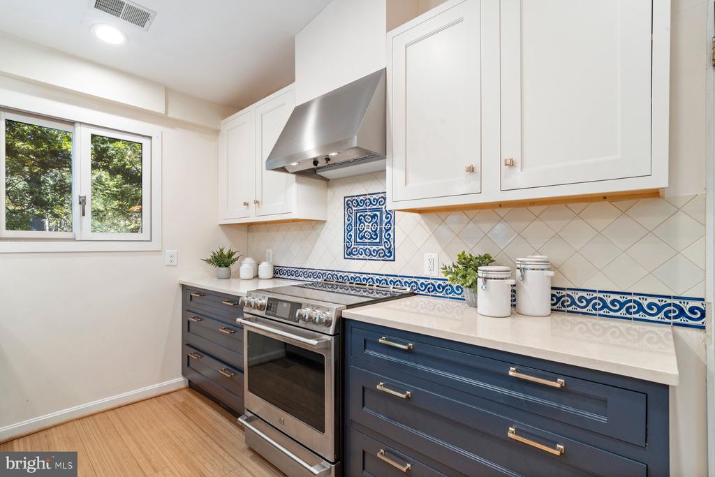 6340 SUNNY SPRING
