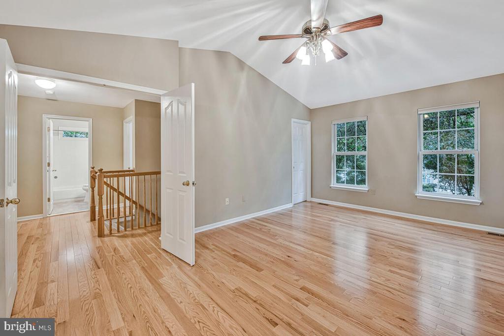 5455 WOODED WAY