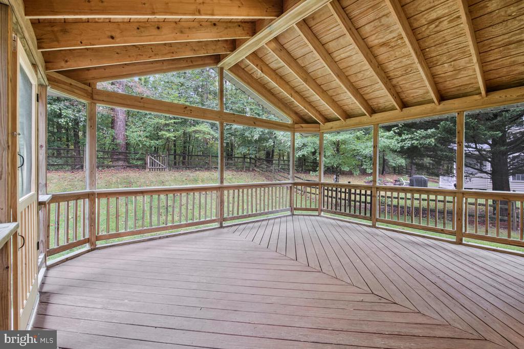 5455 WOODED WAY