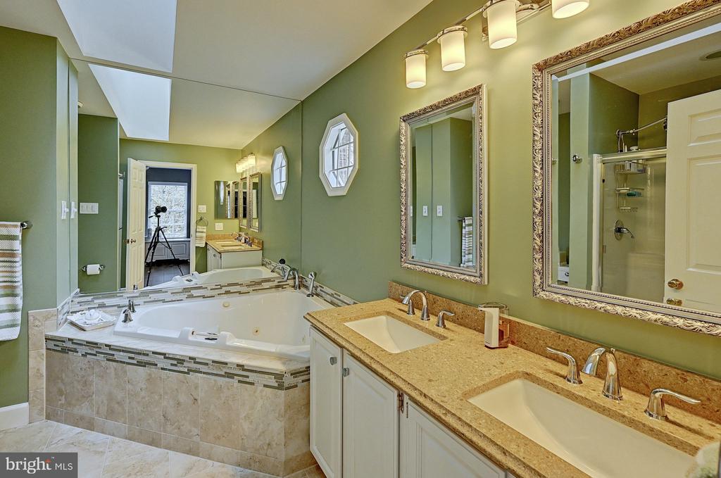 5253 LIGHTFOOT PATH