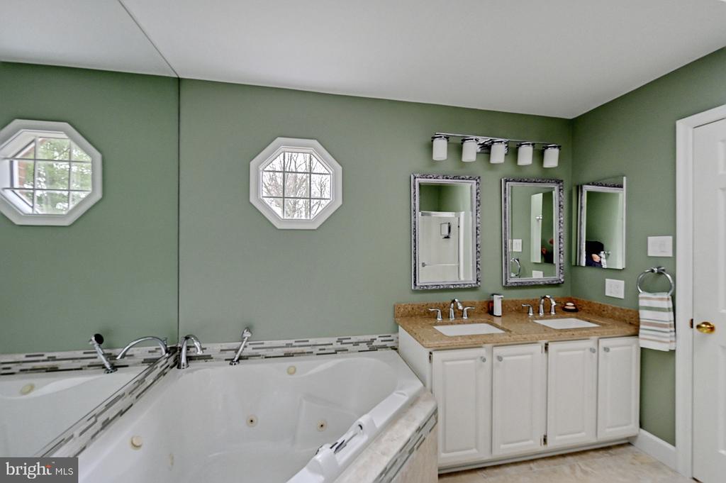 5253 LIGHTFOOT PATH