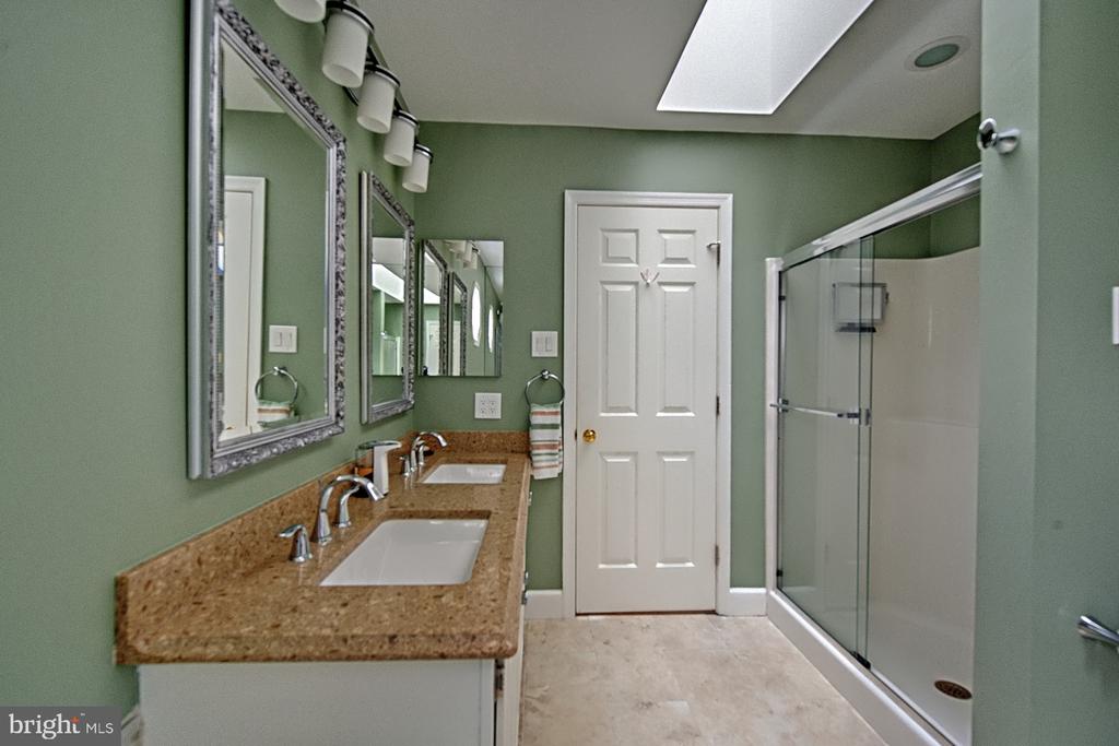 5253 LIGHTFOOT PATH