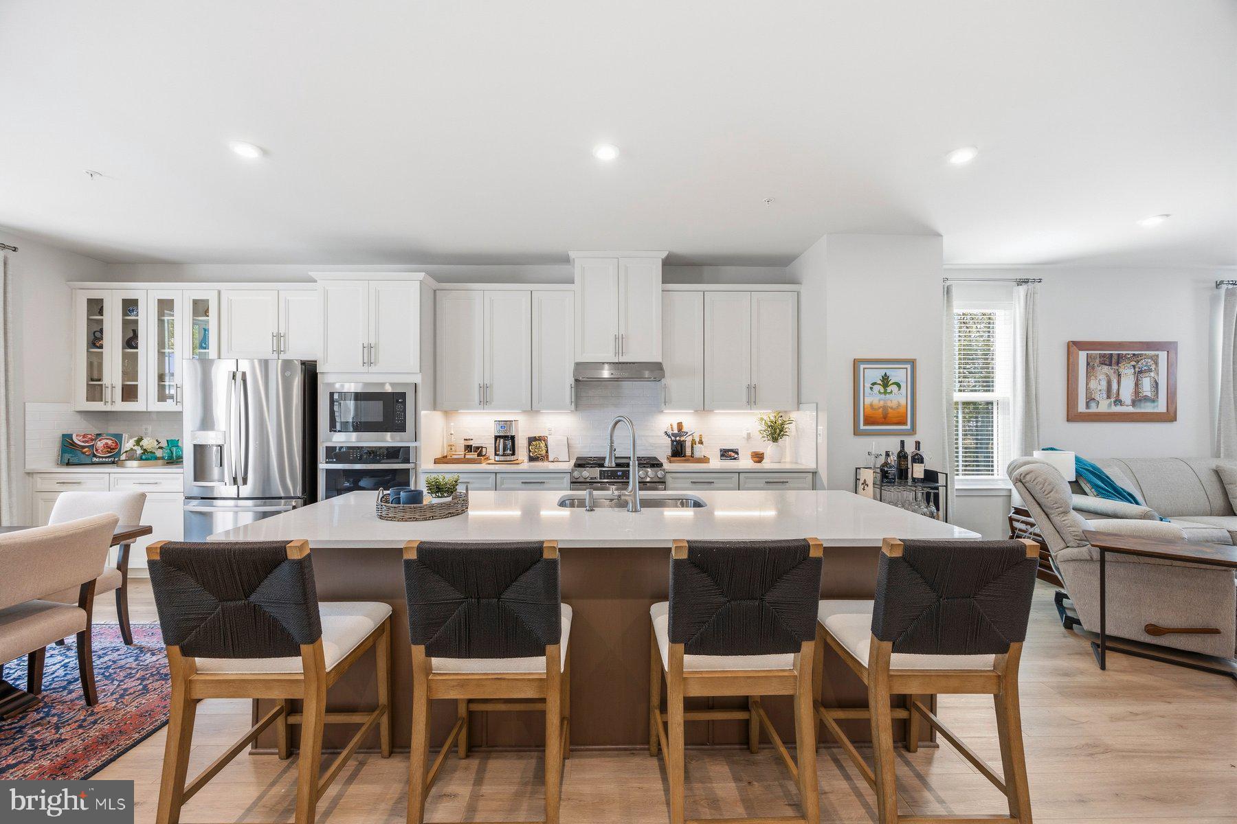 8513 HUDSON COURT