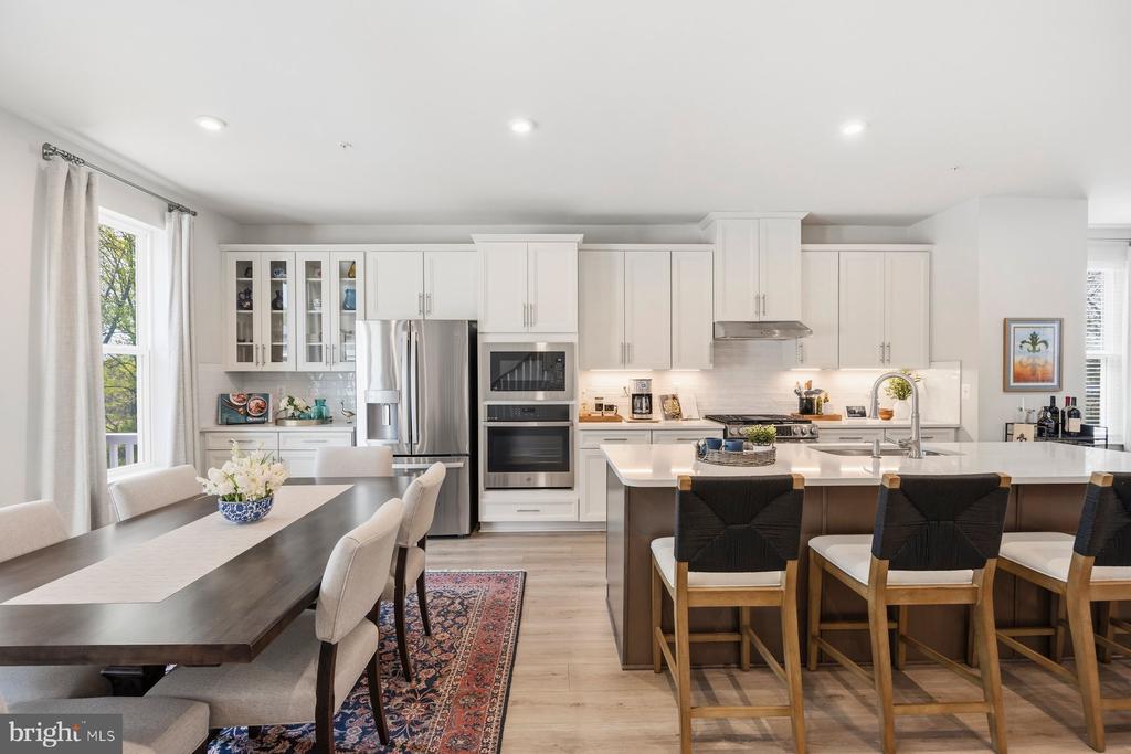 8513 HUDSON COURT